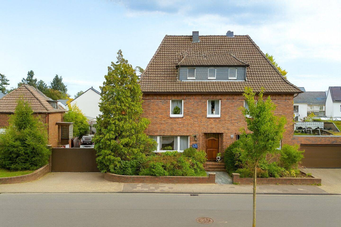 Repräsentative Stadtvilla mit außergewöhnlichem Raumangebot in begehrter Lage von Kamp-Lintfort, 47475 Kamp-Lintfort