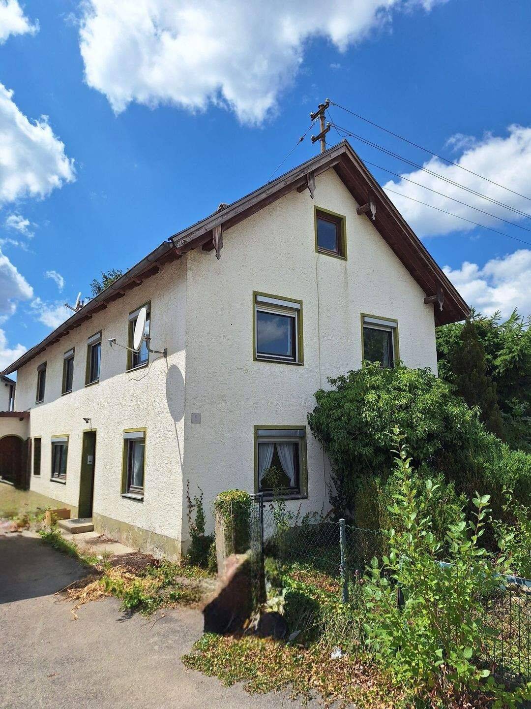Großes renovierungsbedürftiges Einfamilienhaus in Rammingen, 86871 Rammingen