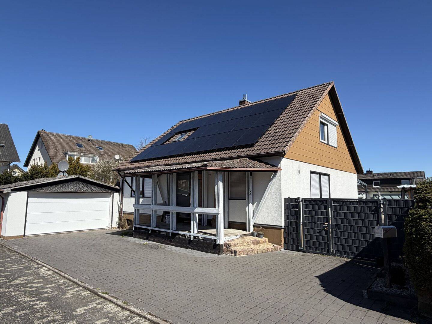 Einfamilienhaus mit Doppelgarage und Pool, 34439 Willebadessen