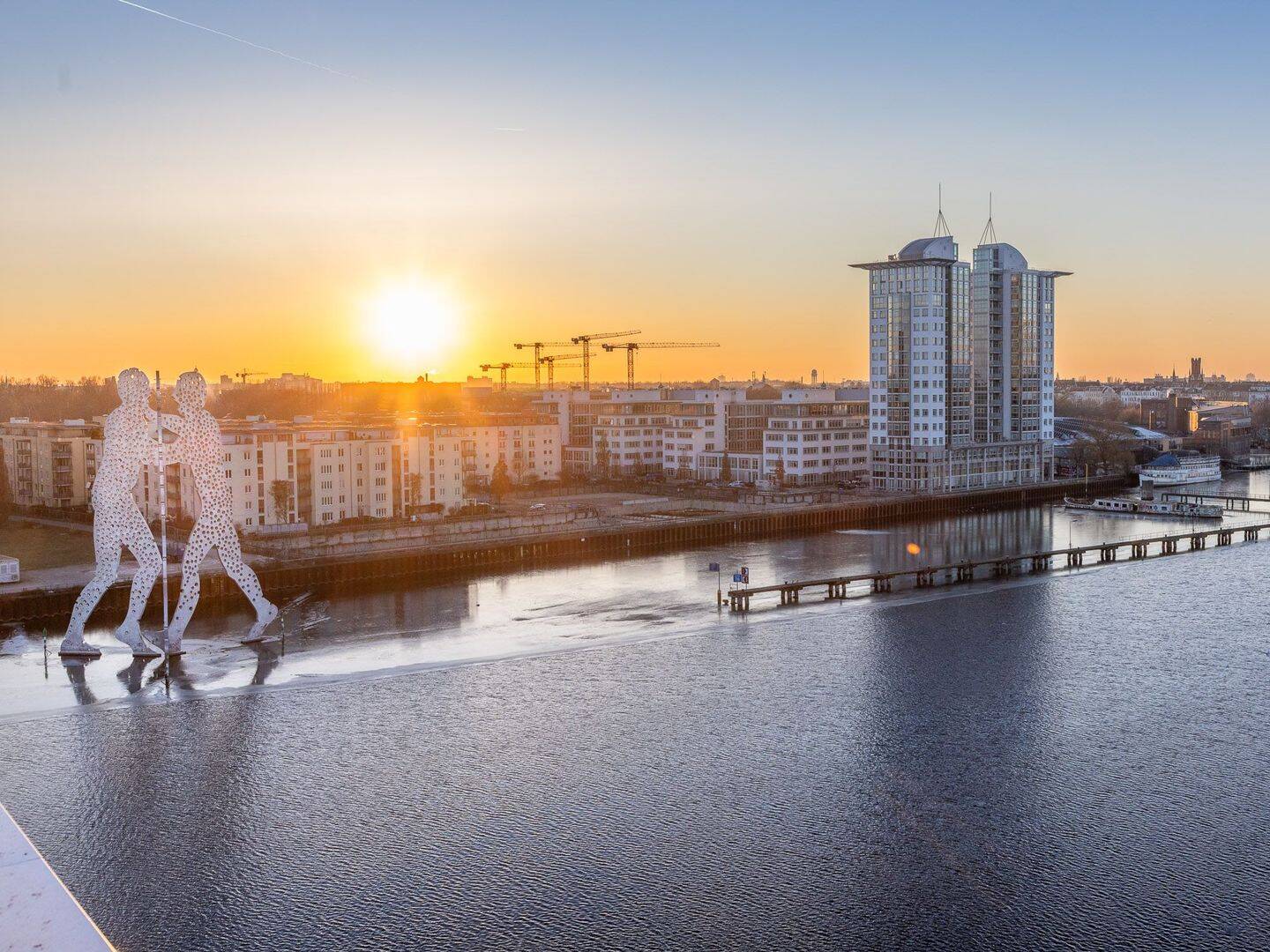 Wohnen mit Spreeblick: Moderne 2-Zimmer-Wohnung mit Balkon und Aufzug