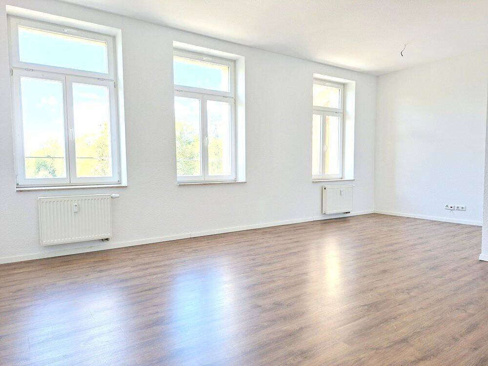 !! 5-Zimmer-Wohnung mit 2 Bädern, 2 Balkonen und PKW-Stellplatz !!, 9113 Chemnitz