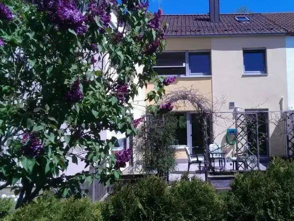 Gemütliches Reihenmittelhaus mit Garten in Erlangen-Frauenaurach, 91056 Erlangen
