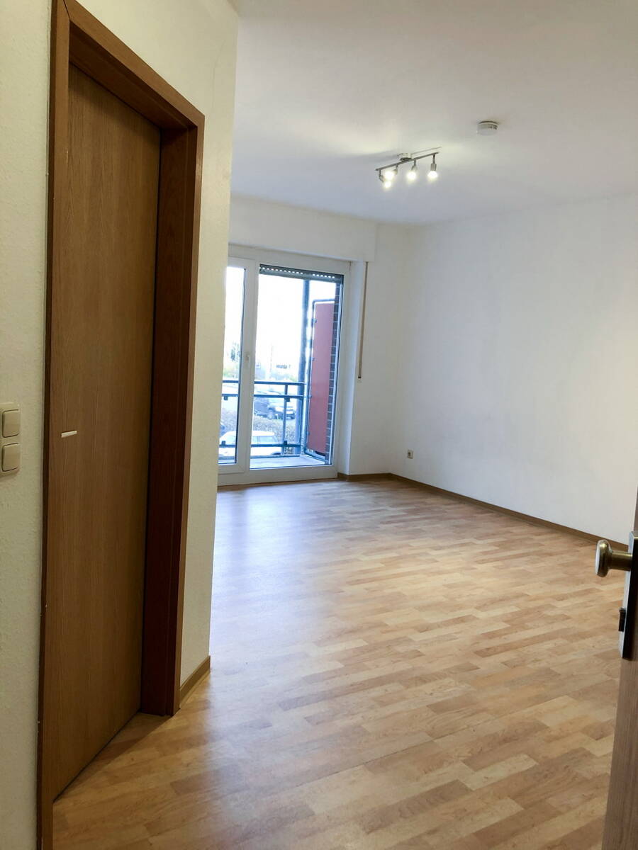 Klein, aber fein: 1-Zimmer-Wohnung im 1. OG mit Küchenzeile, Balkon und Stellplatz, für Singles, 33102 Paderborn