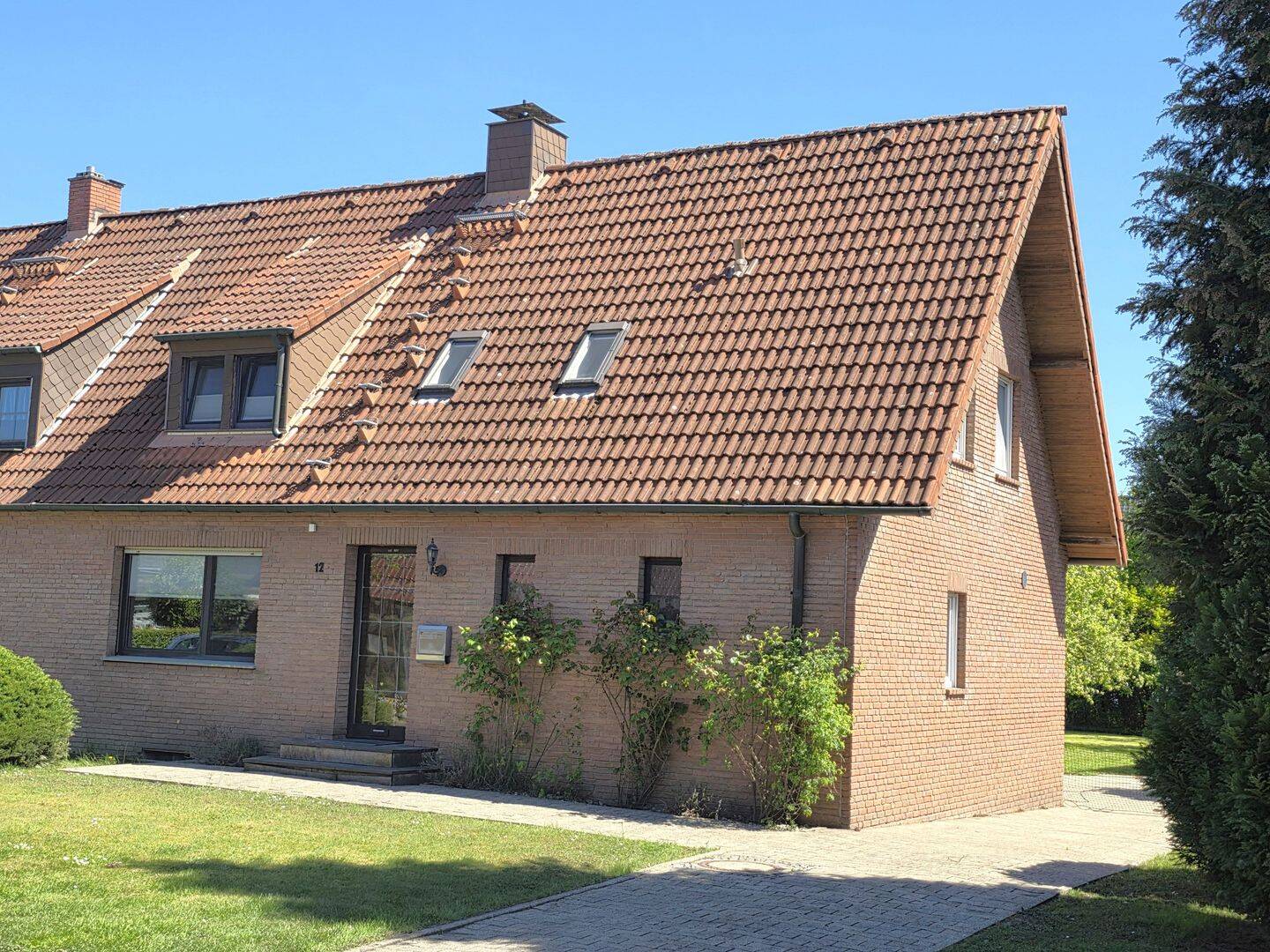 Gepflegte DHH-auf 1300 m²-Grundstück in Best-Lage! Keine Provision! Garage, Hobby-Raum, Lager, Grundstücksteilung u. Hinterbebauung (EFH) ist möglich!, 59199 Bönen