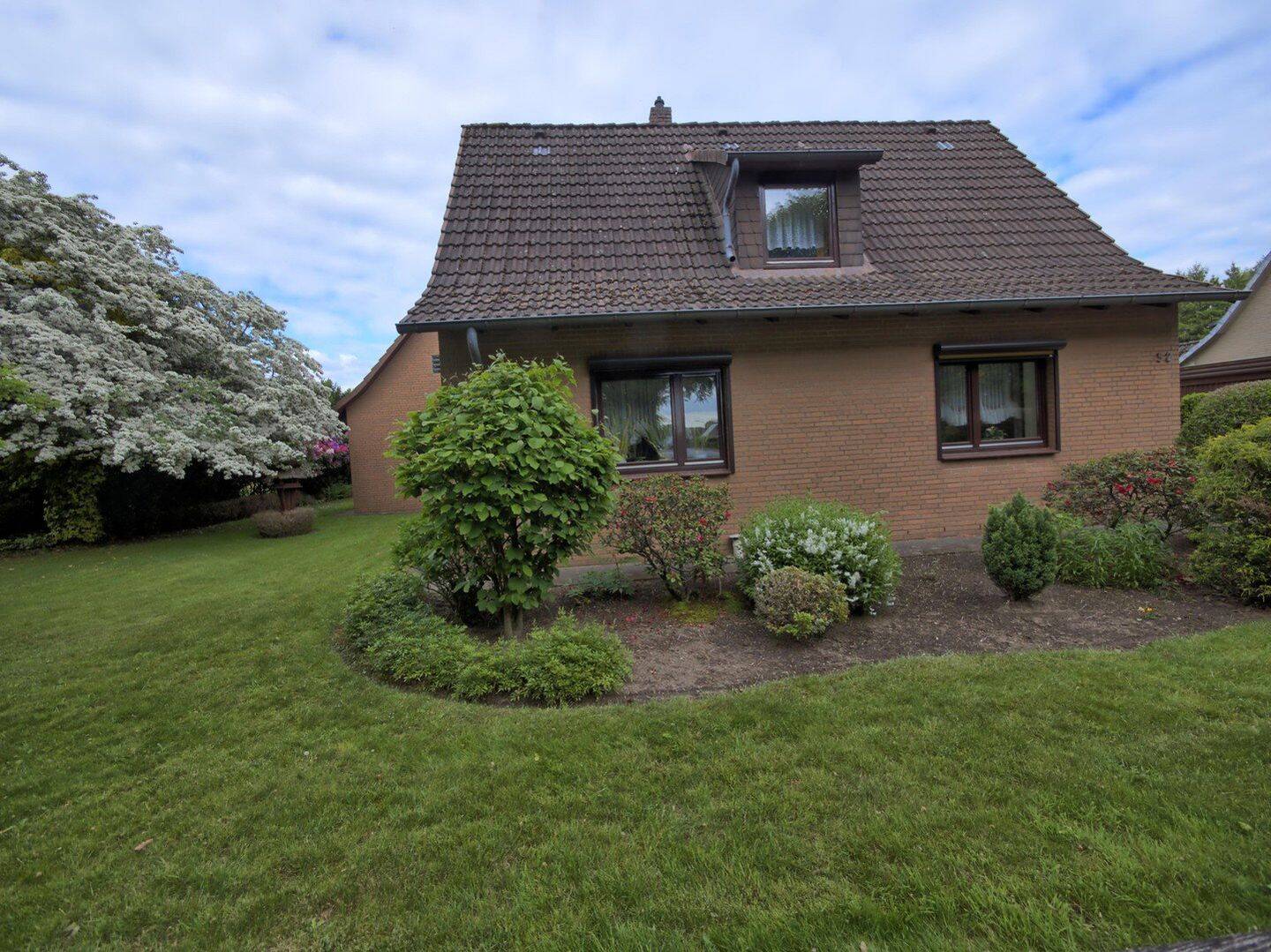 Gepflegtes Einfamilienhaus mit Nebengebäuden & großem Grundstück, 25551 Hohenlockstedt