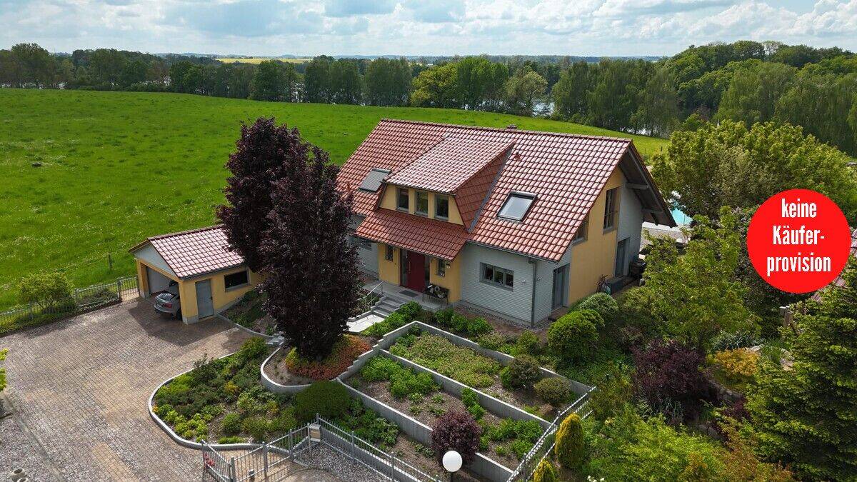 HORN IMMOBILIEN++ Penzlin, großes Einfamilienhaus mit Garage, Außenpool und vielen Extras, 17217 Penzlin