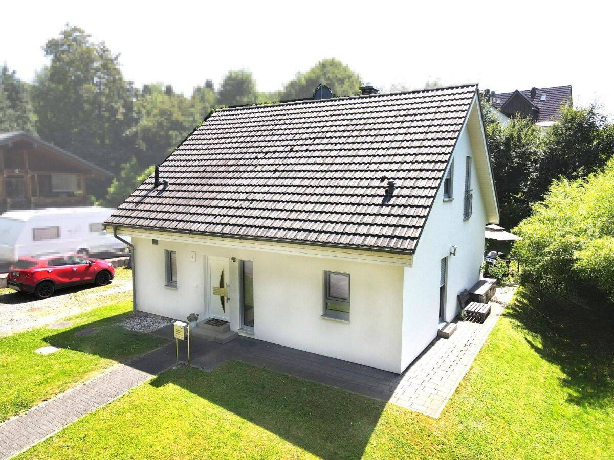 Neuwertiges Familiendomizil am Waldrand – Komfort trifft Natur in Staufenberg-Spiekershausen, 34355 Kassel (Wolfsanger/Hasenhecke)