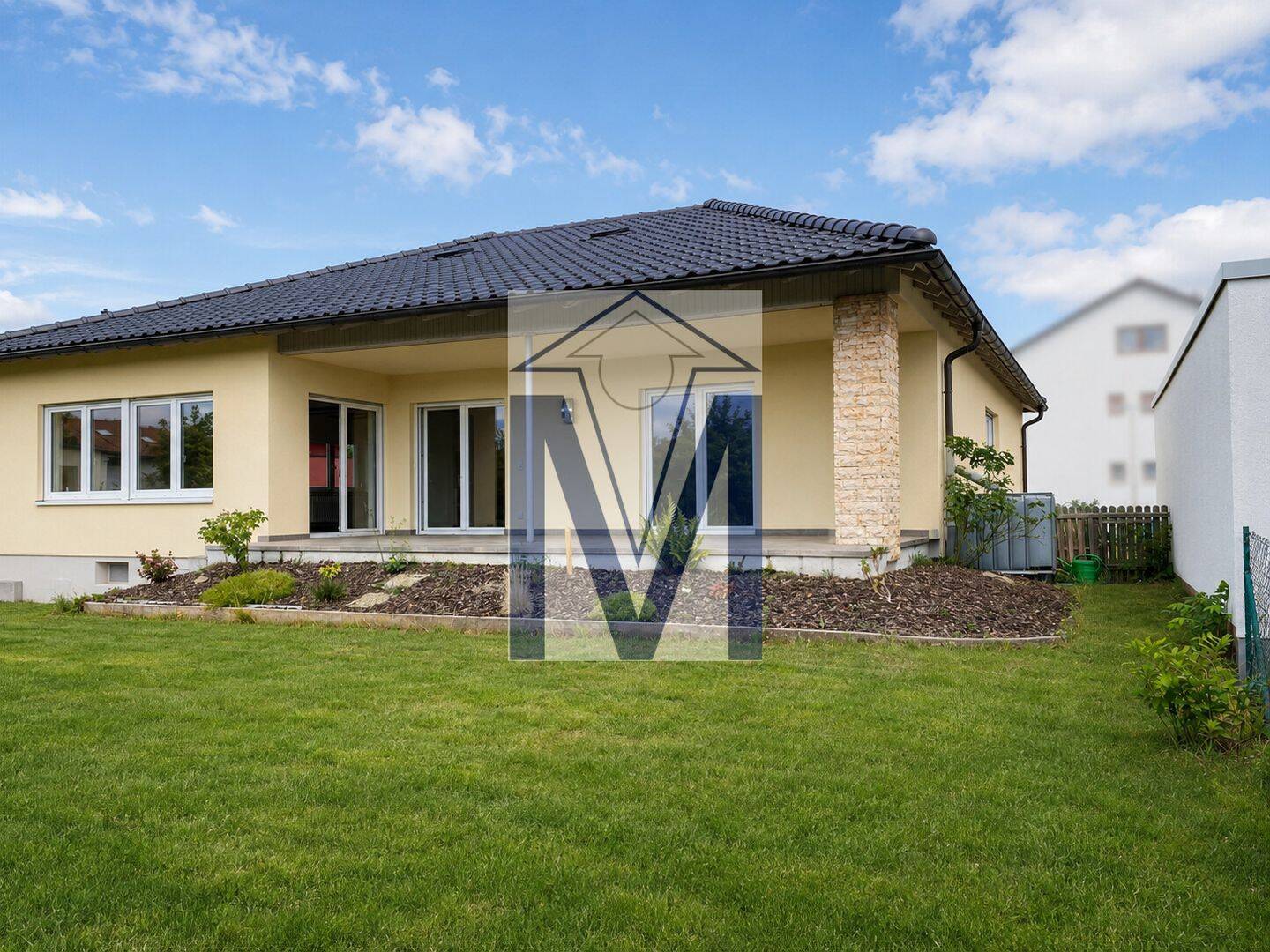 Freistehender Bungalow in ruhiger Lage mit Garage, großer Terrasse und großzügigem Grundstück, 68775 Ketsch
