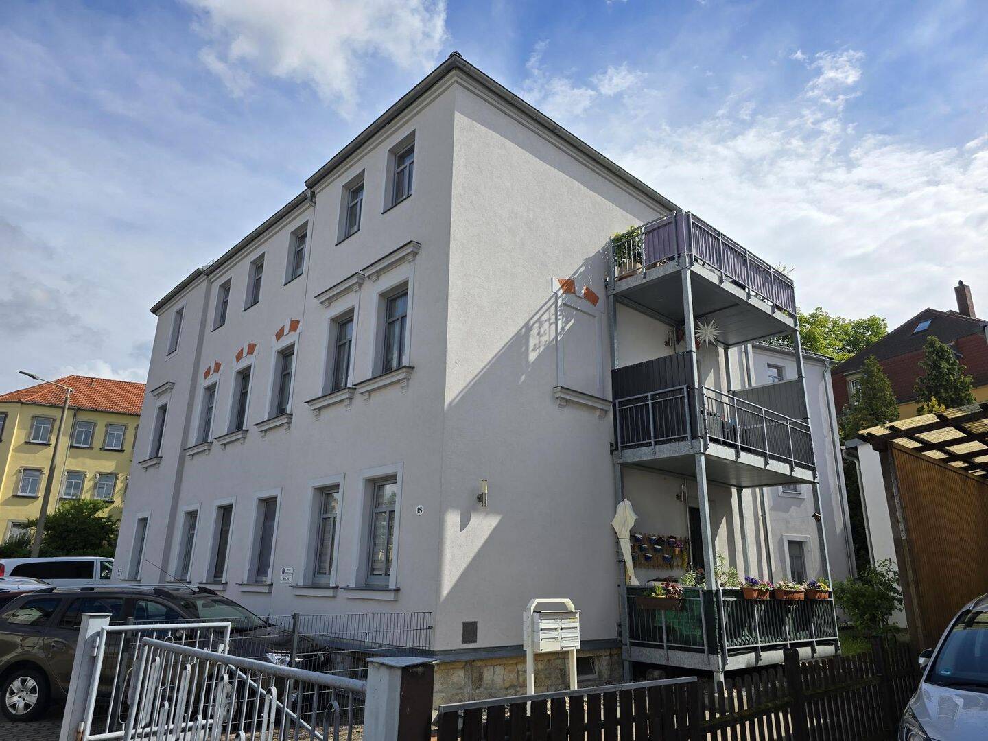großzügig, helle 4-Zimmerwohnung in gepflegter Wohnanlage mit Balkon zu verkaufen – BEZUGSFREI!, 1796 Pirna