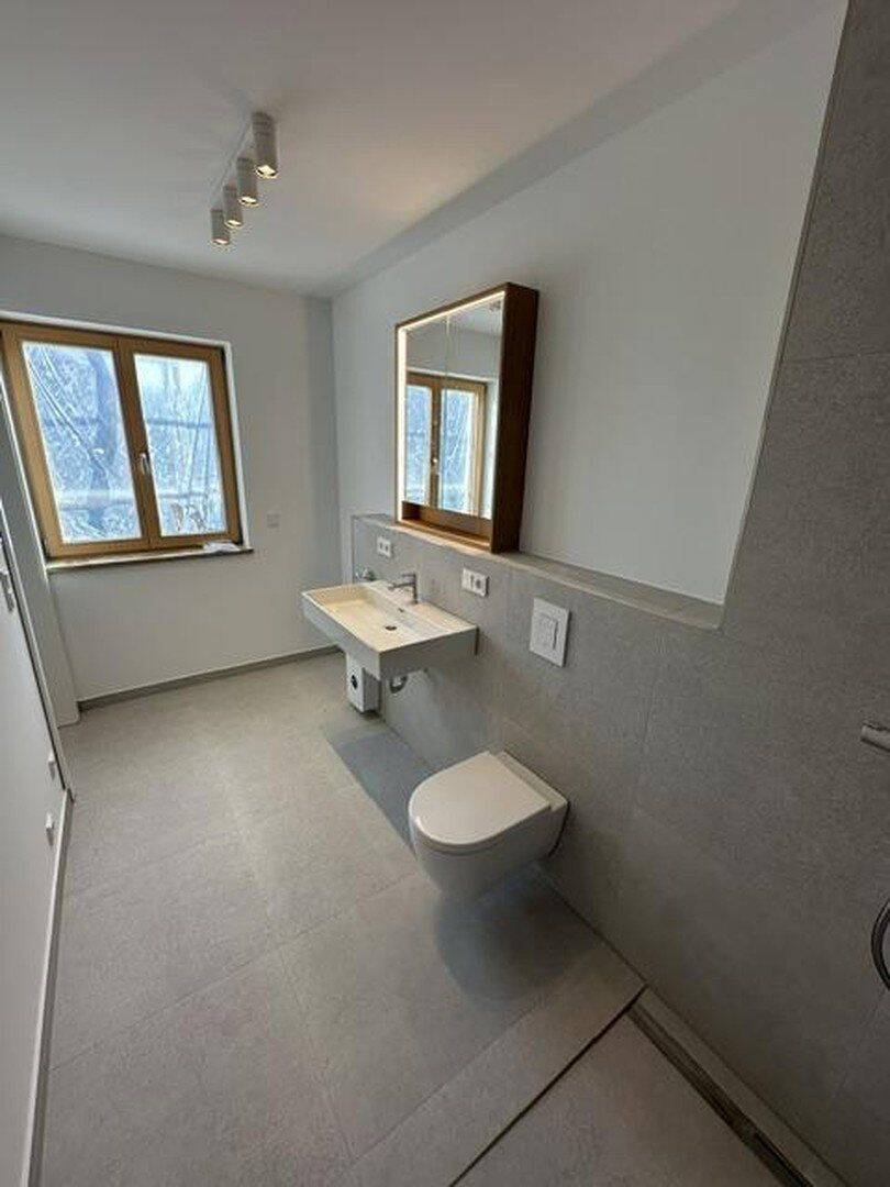 Neubau – Erstbezug – Maisonette – 3 ZW inkl. EBK, Stellplatz, Keller, ca. 66m² Wfl., 92342 Freystadt