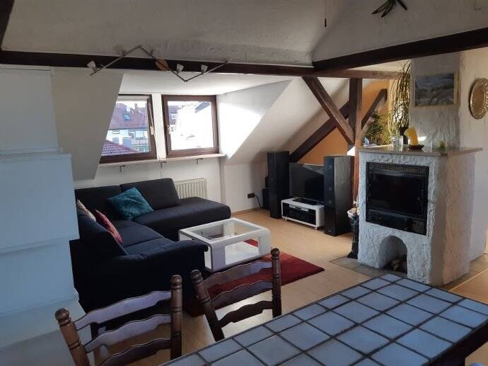 Sonnige 3-Zimmer Dachgeschosswohnung mit EBK und Süd-Loggia, 90478 Nürnberg (Dutzendteich Gleißhammer Glockenhof Sankt Peter Zerzabelshof)