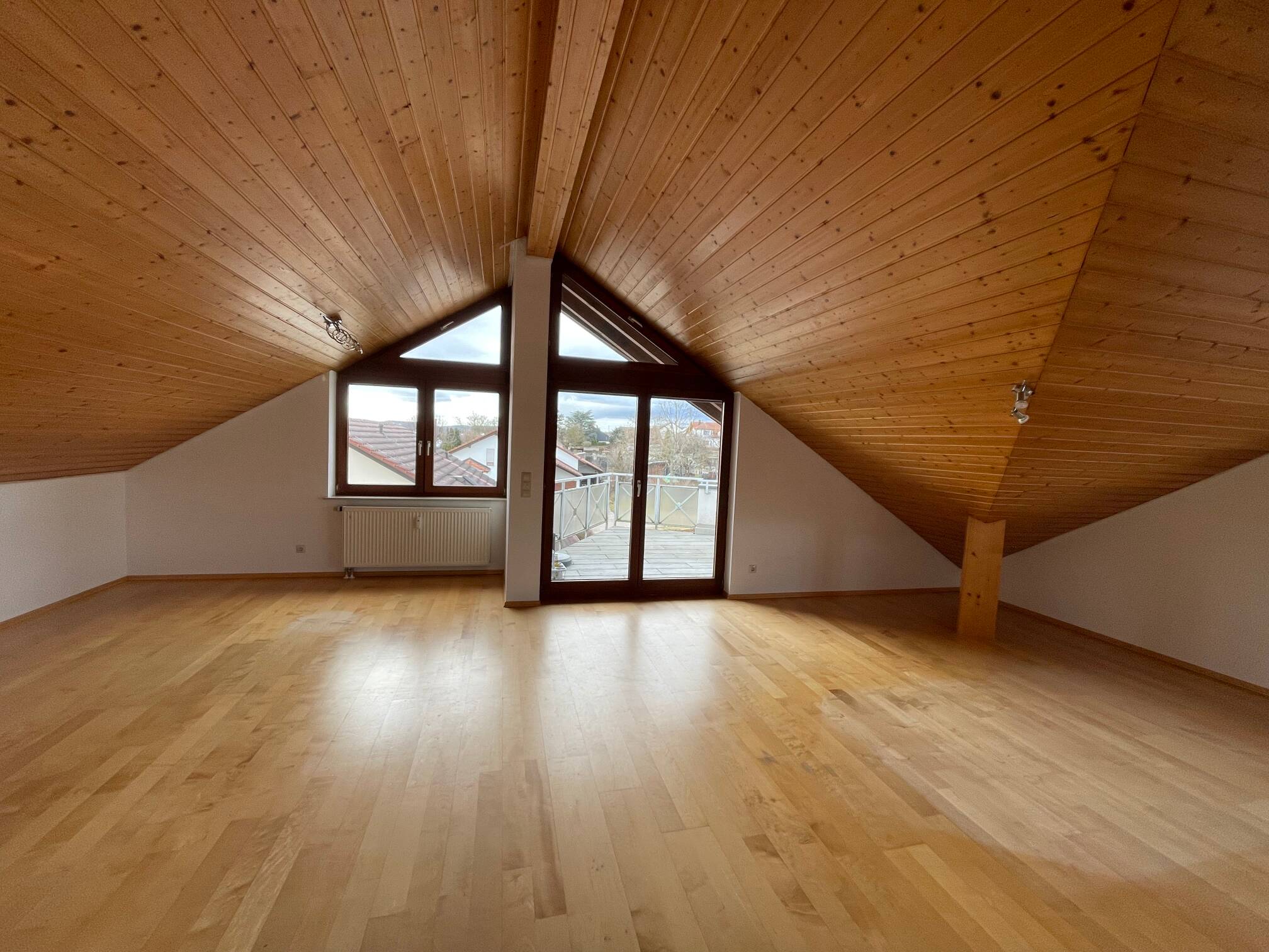 Geschmackvolle 2-Zimmer-Dachgeschosswohnung mit Balkon, EBK, TG und Glasfaser, 71272 Magstadt
