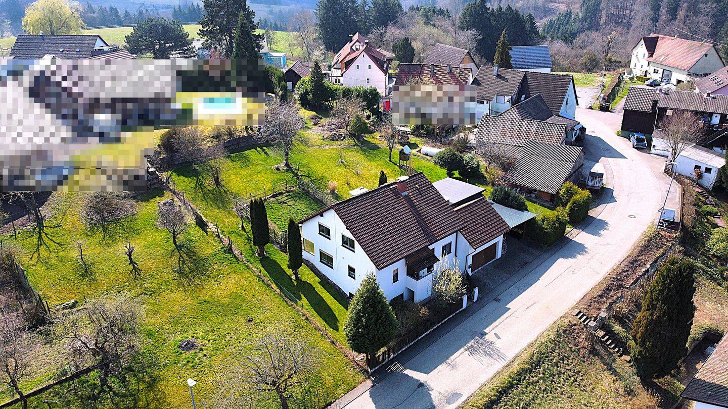 Großzügiges Einfamilienhaus mit modernisierter Heizung auf weitläufigem Grundstück, 71543 Wüstenrot