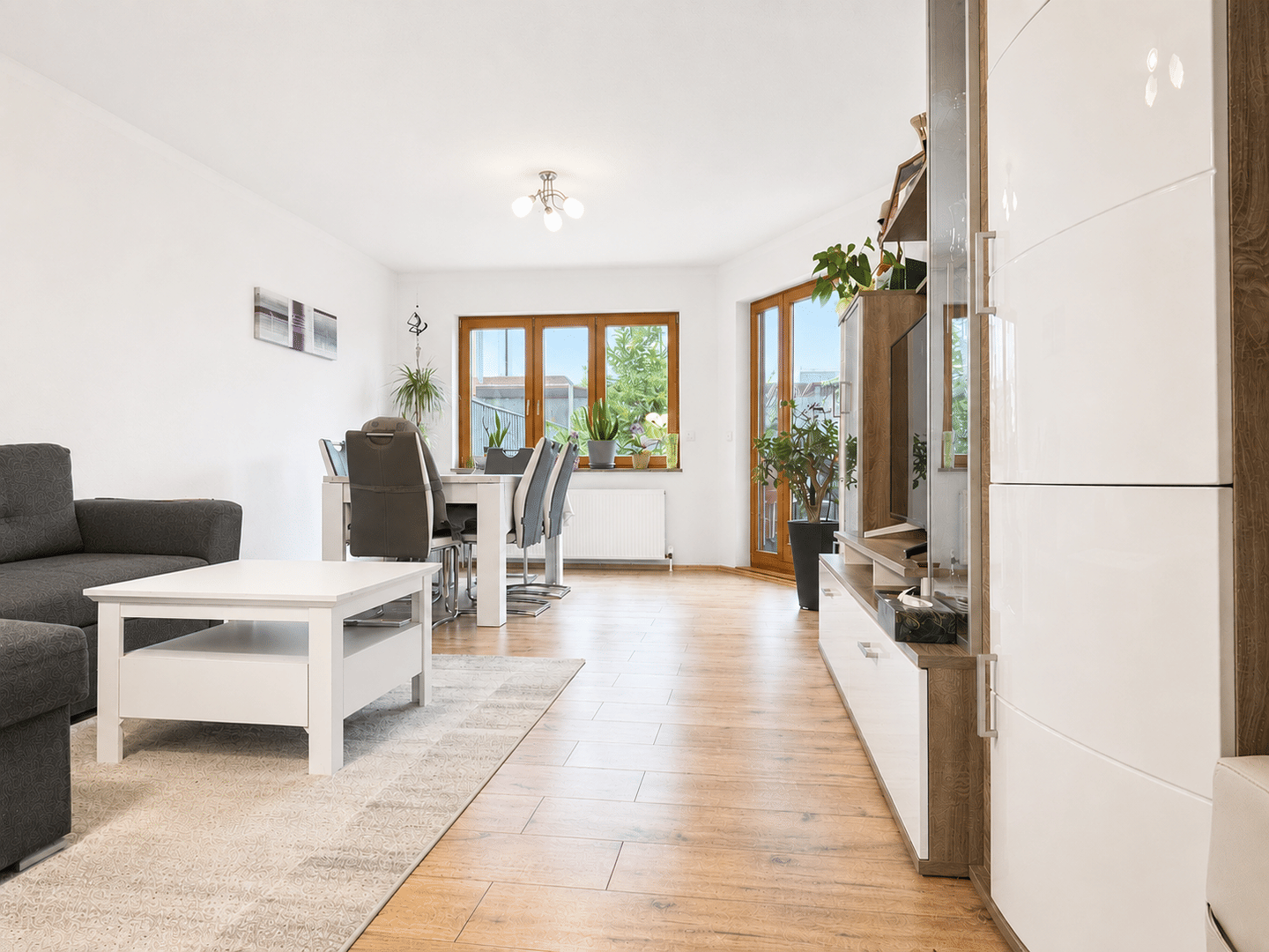 Gepflegte 3 Zimmer-Wohnung, 2 Balkone, TG-Stellplatz, 75223 Niefern-Öschelbronn