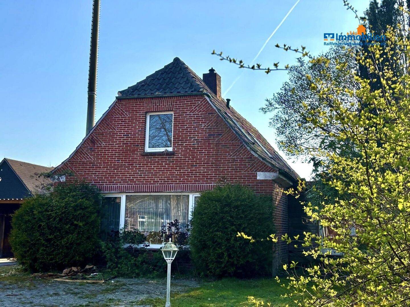 Einfamilienhaus in zentraler Lage in Hage – Perfekt für Handwerker, 26524 Hage