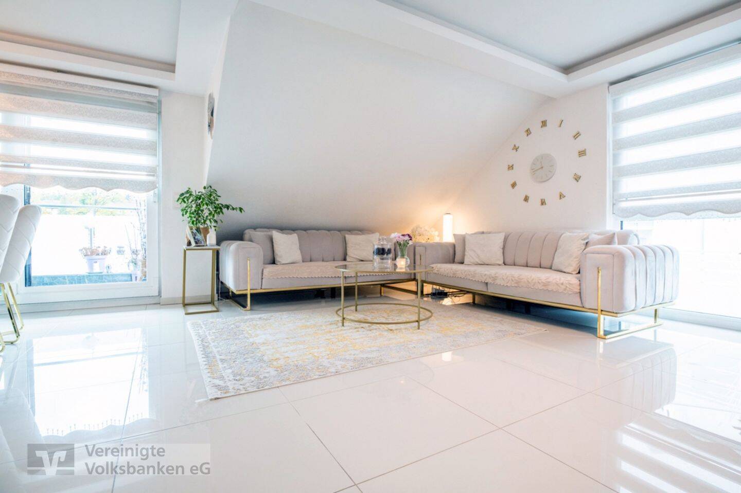 Exklusive 5-Zimmer-Maisonettewohnung mit zwei Balkonen, 75328 Schömberg