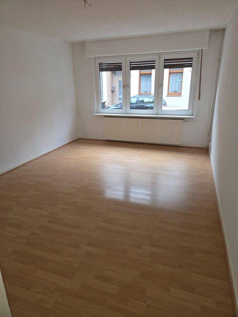 Schöne helle Erdgeschoßwohnung mit eigenen Gartenanteil, 47137 Duisburg (Mittelmeiderich Obermeiderich Untermeiderich)