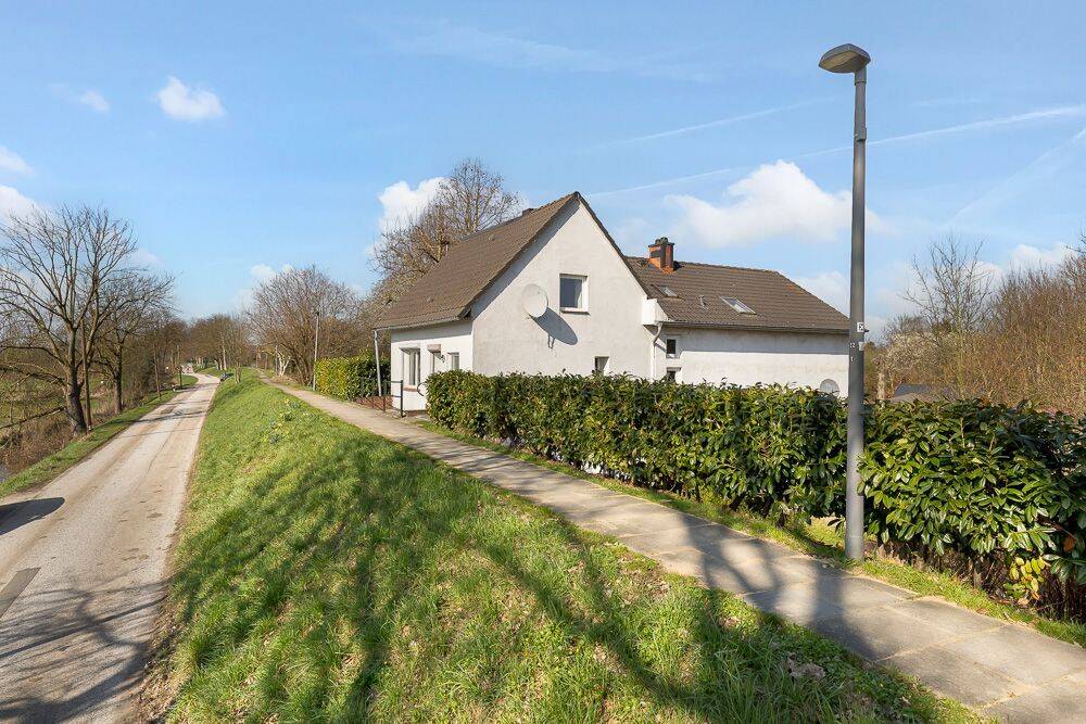 Zweifamilienhaus am Deich mit Einliegerwohnung & Tierhaltung auf über 4.000 m², 21129 Hamburg (Harburg)