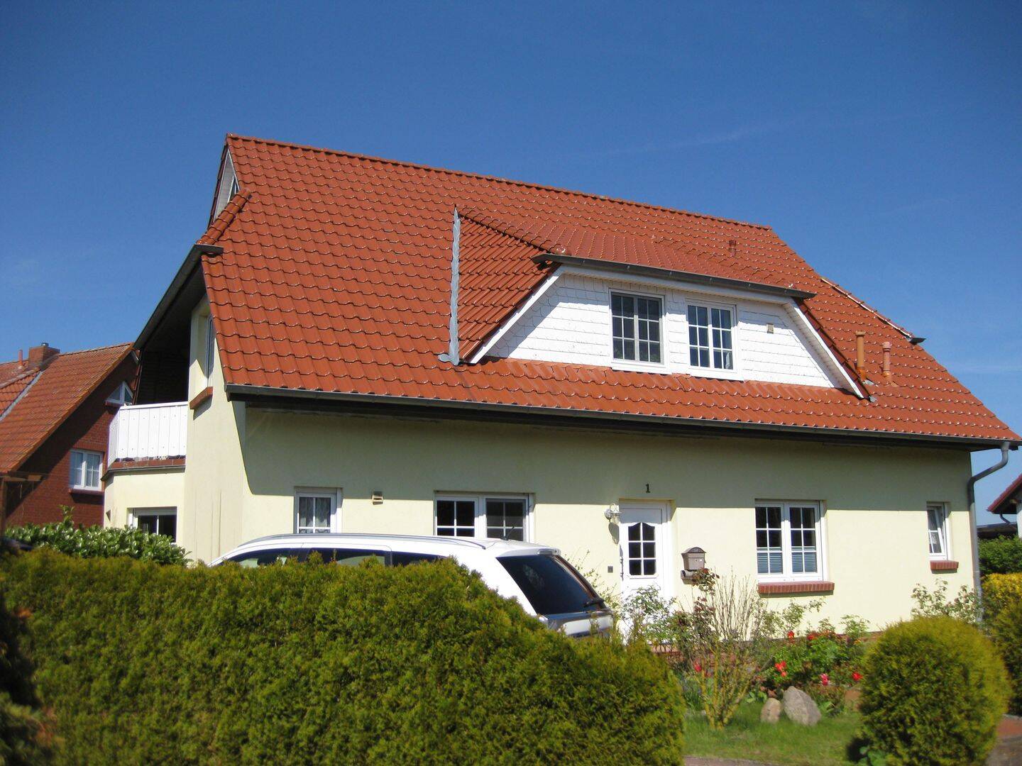 Tolle EG-Wohnung altersgerecht mit sonniger Terrasse & Grundstücksanteil , Wohnküche, Carport – ruhig gelegen, 18573 Altefähr