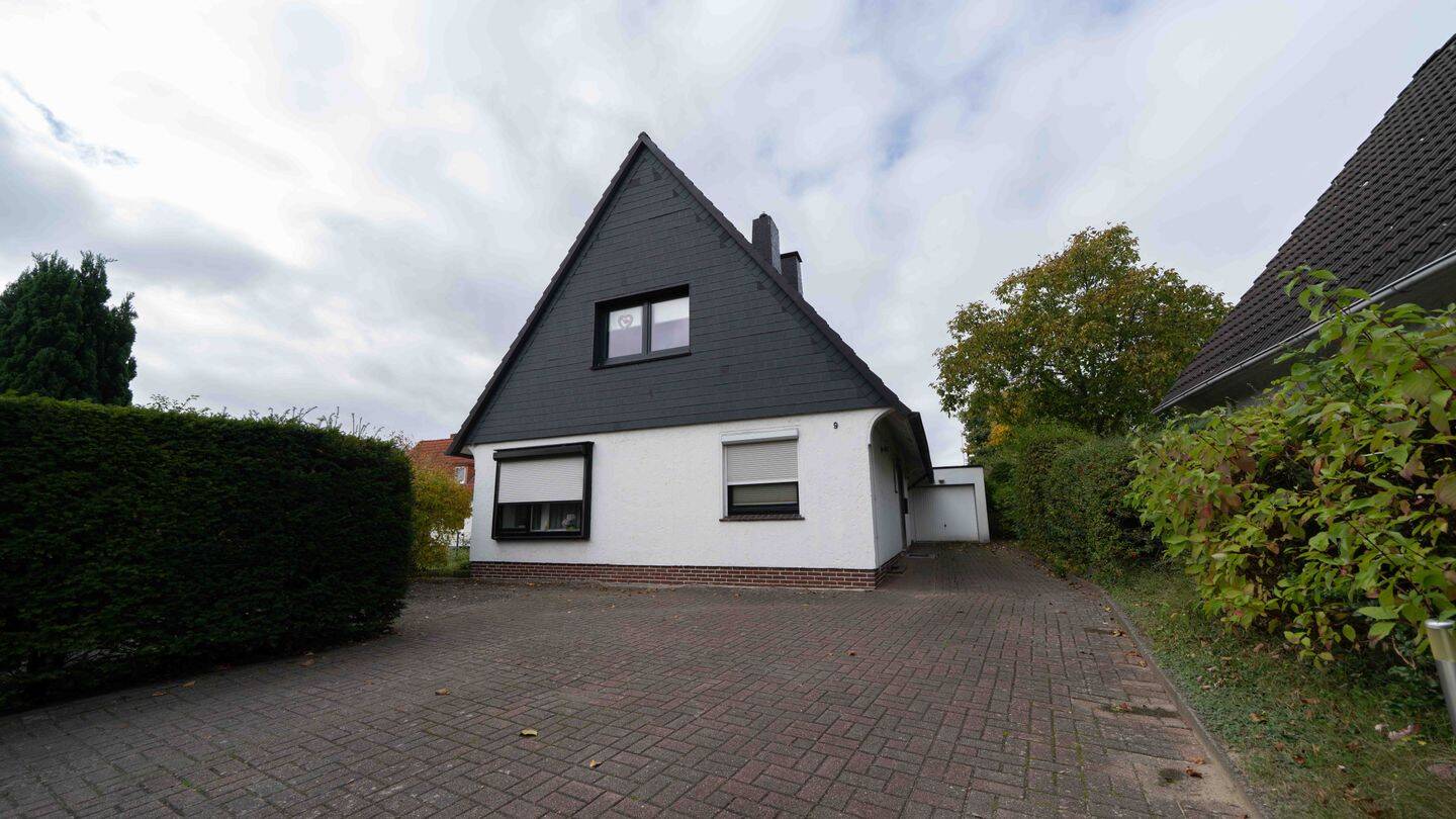 Einfamilienhaus mit Einliegerwohnung. Viel Charme und Potenzial in beliebter Lage von Uetersen, 25436 Uetersen
