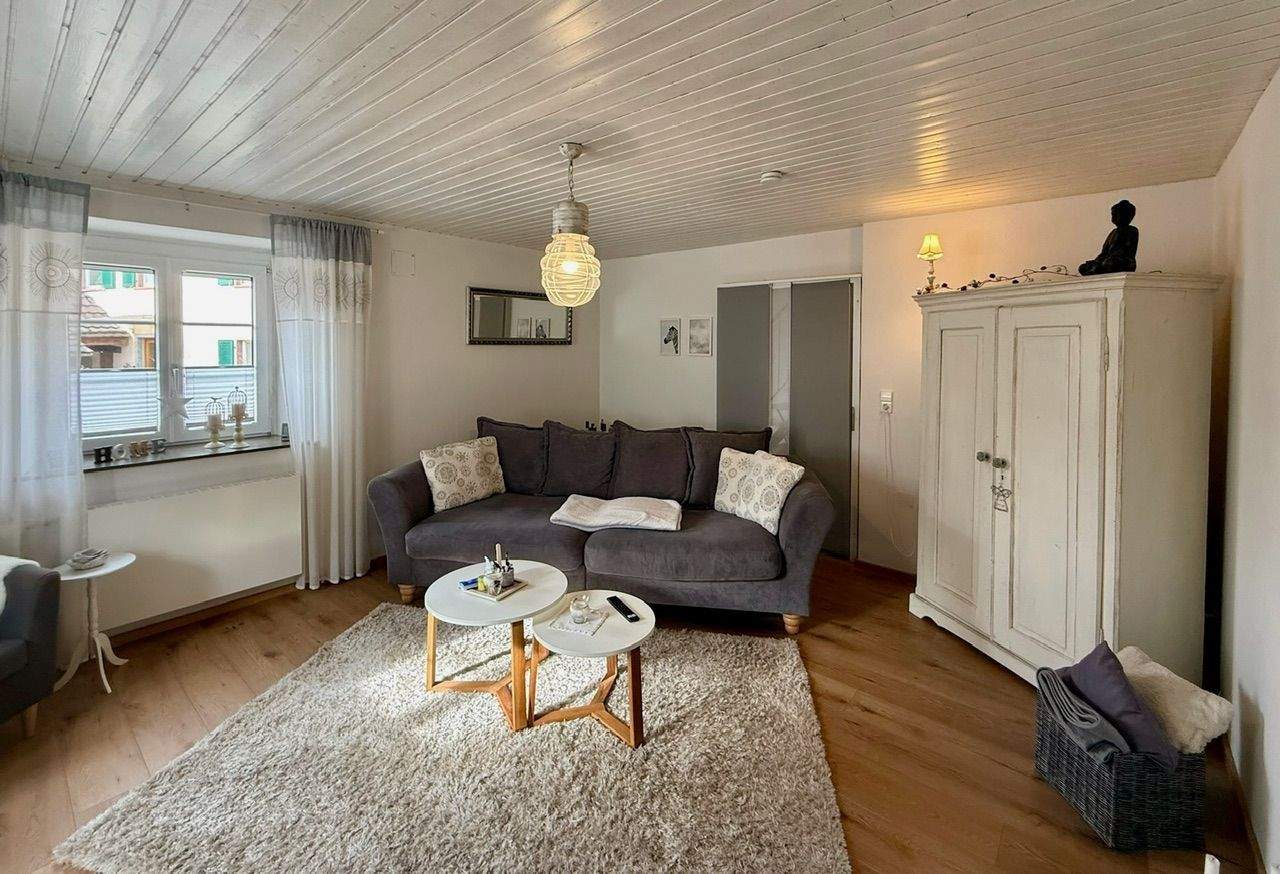 Geräumiges Zweifamilienhaus in Kandern (Riedlingen), 79400 Kandern