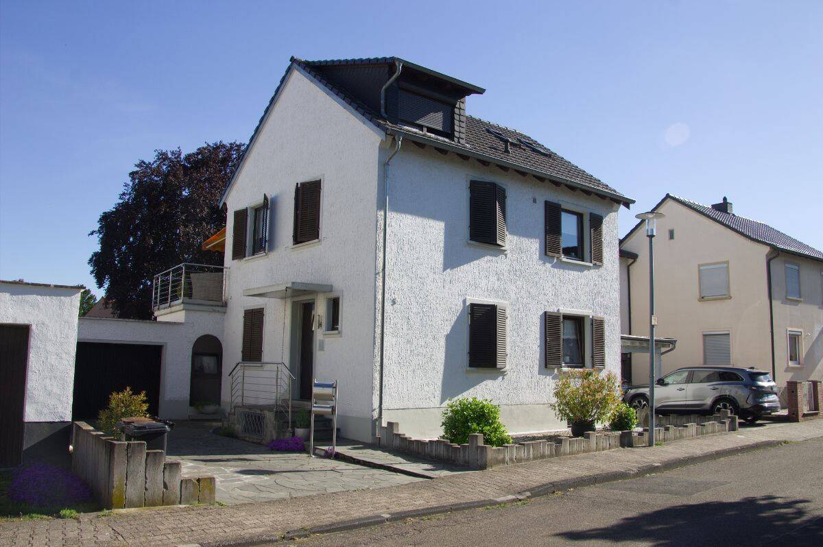 Familienparadies mit traumhaftem Garten in bester Wohnlage von Bobenheim-Roxheim, 67240 Bobenheim-Roxheim