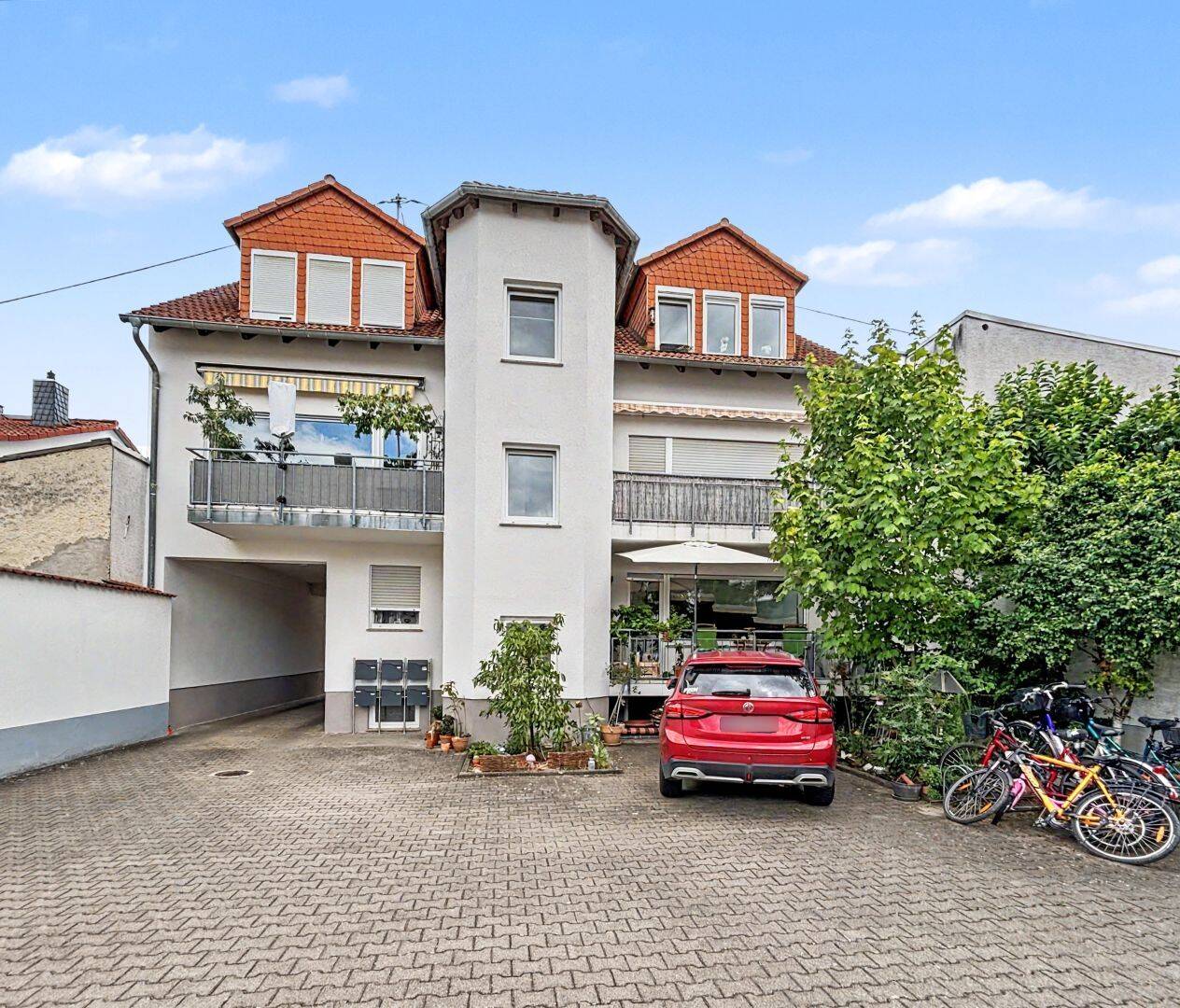 Zwei verbundene Wohnungen mit 5 Zimmern und ca. 111 m² Wohnfläche in Hochheim am Main, 65239 Hochheim am Main