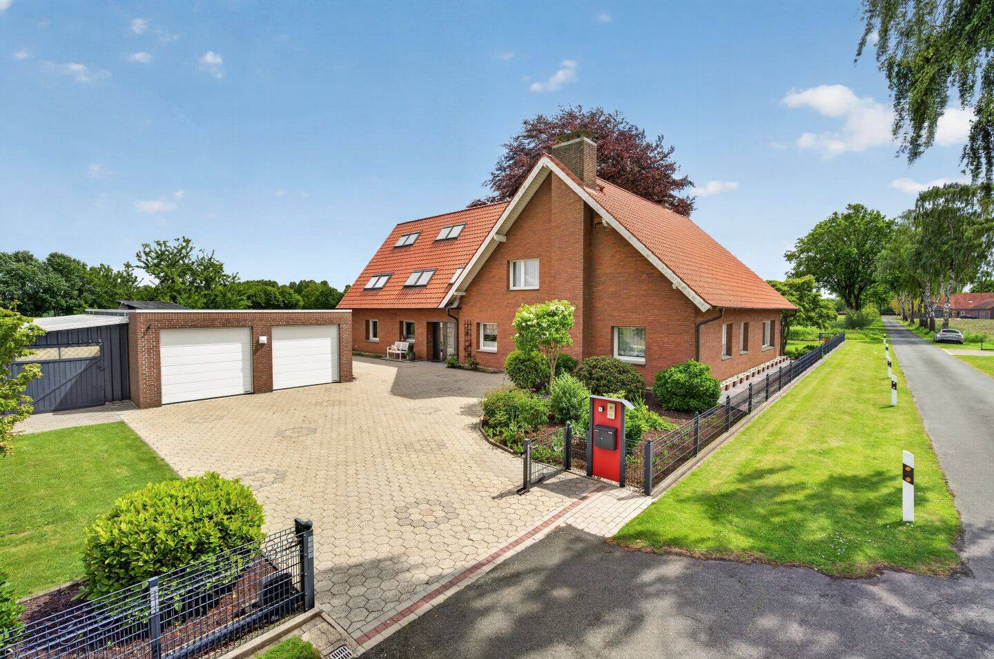 Idylle auf dem Land – sehr gepflegtes Zweifamilienhaus mit Landwirtschaftsfläche in Greven-Gimbte, 48268 Greven