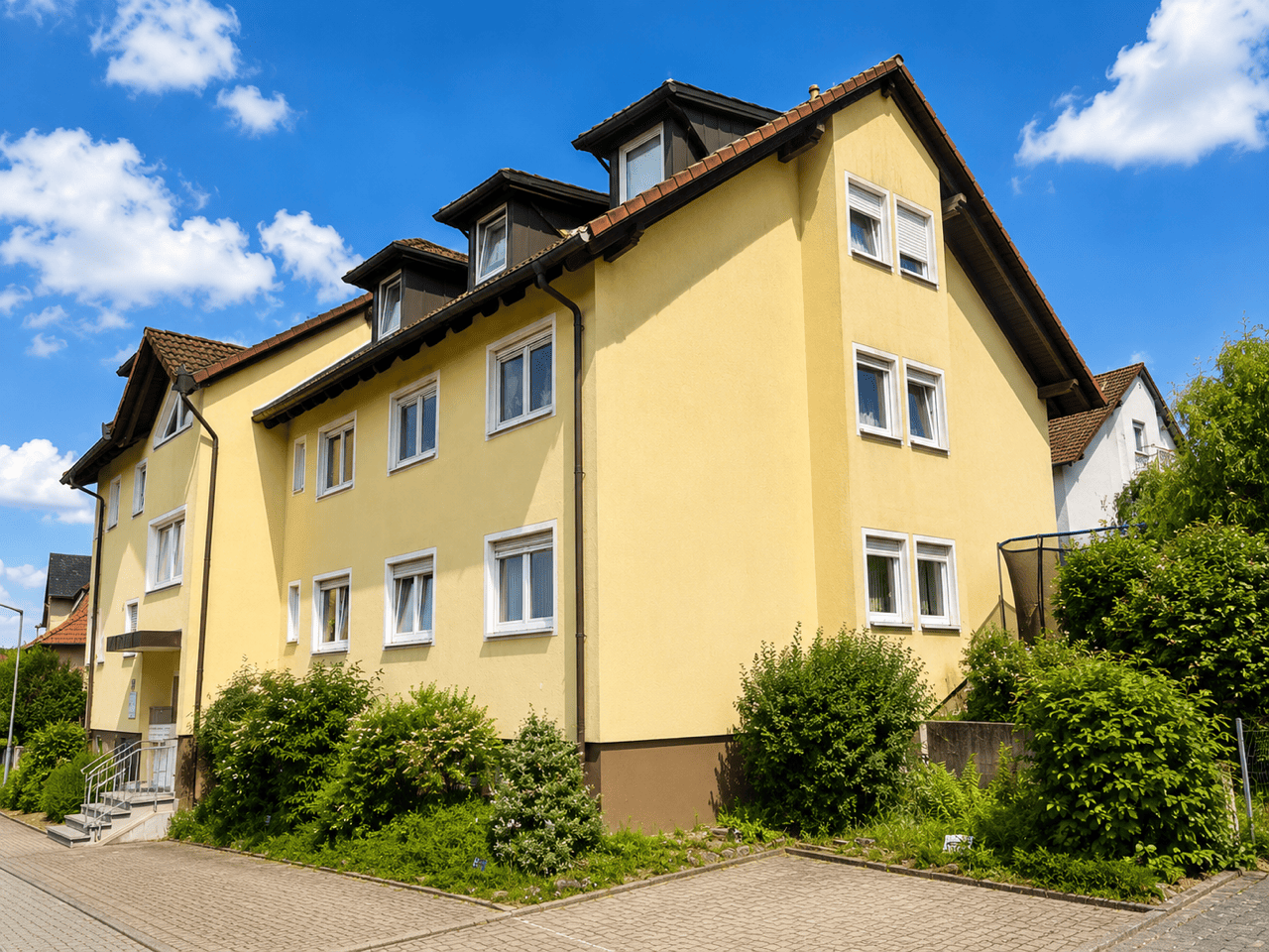 Charmante 4,5-Zimmer-Eigentumswohnung mit Südbalkon und Tiefgaragenstellplatz in Reichenberg zum Verkauf, 97234 Reichenberg
