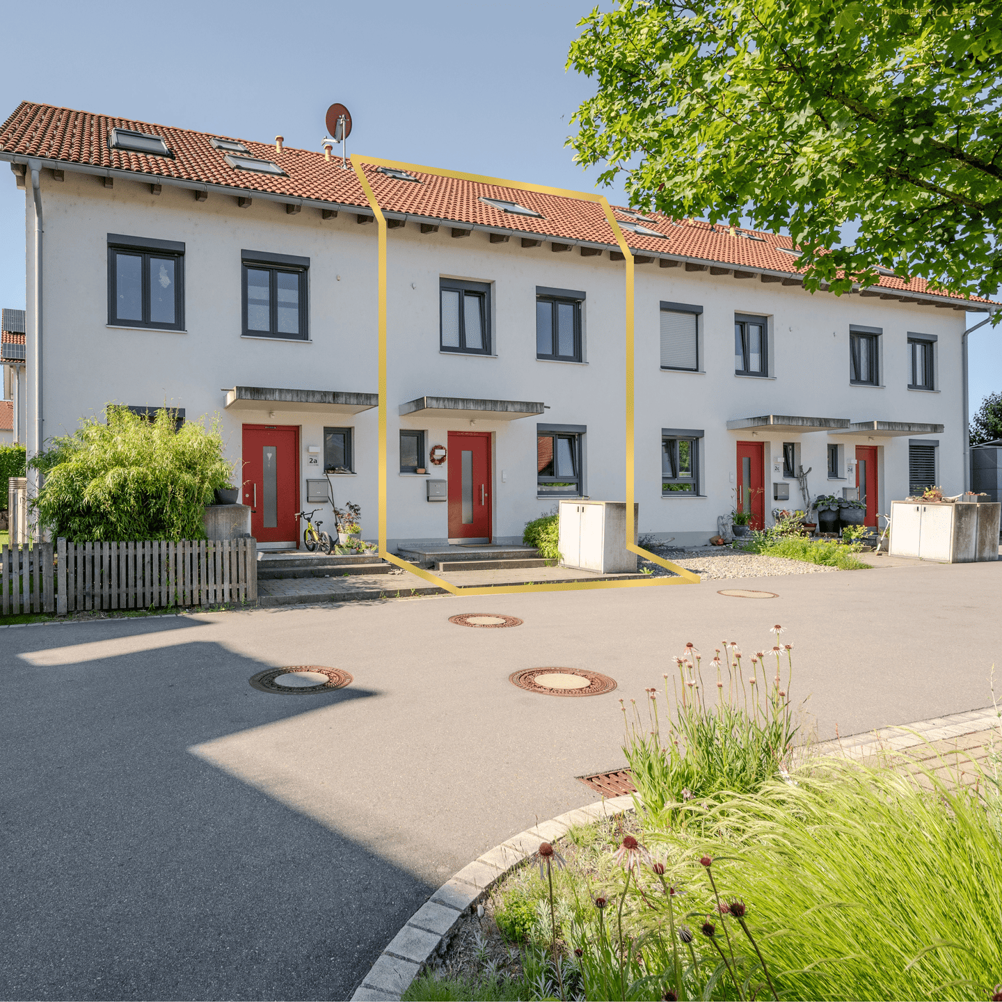 Wohnen, wo andere Urlaub machen – Modernes Reihenmittelhaus mit Garage in Lindau-Oberreitnau, 88131 Lindau (Bodensee)