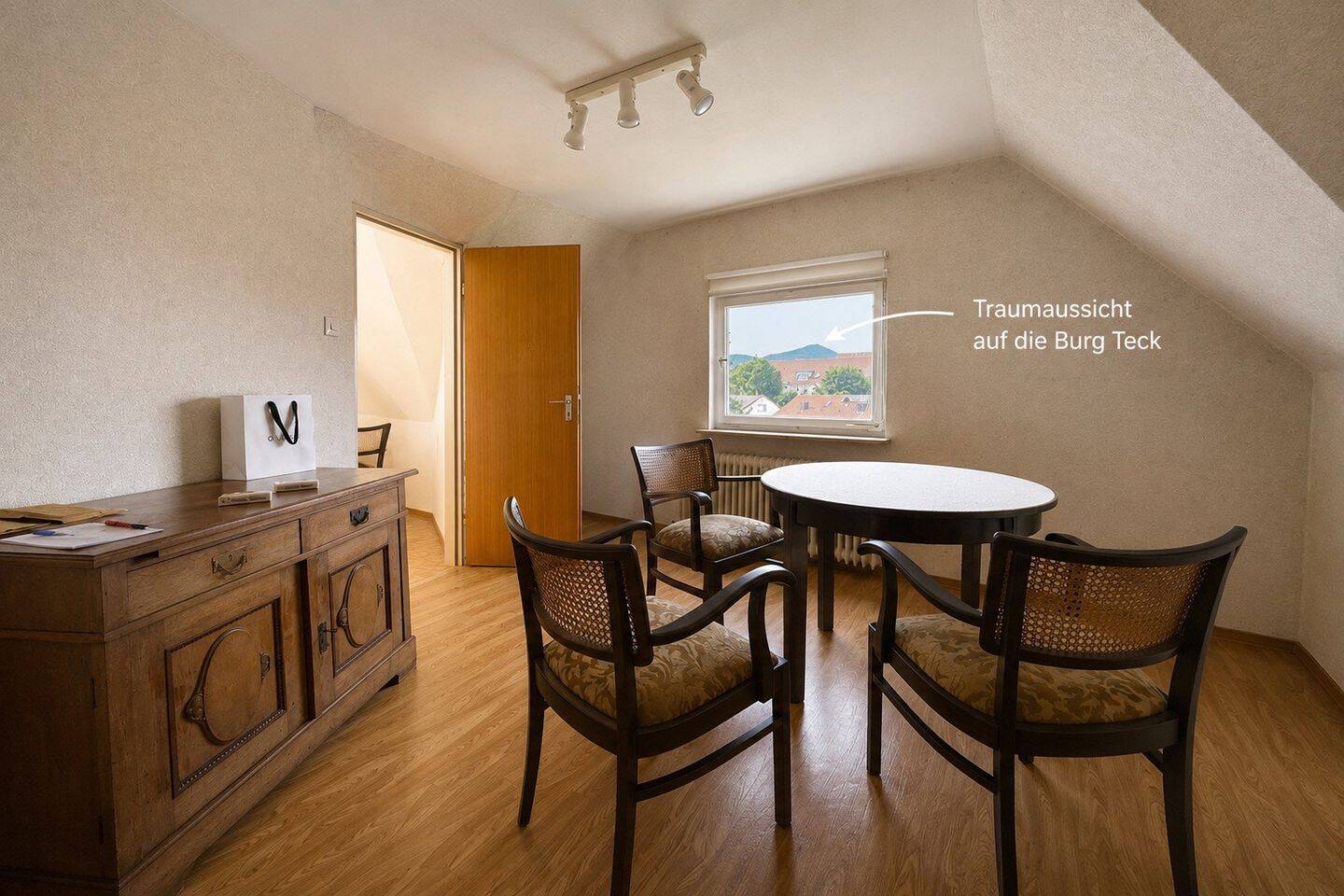 Dachgeschosswohnung mit großem Erweiterungspotenzial- optimal für Handwerker – *PROVISIONSFREI*, 73230 Kirchheim unter Teck