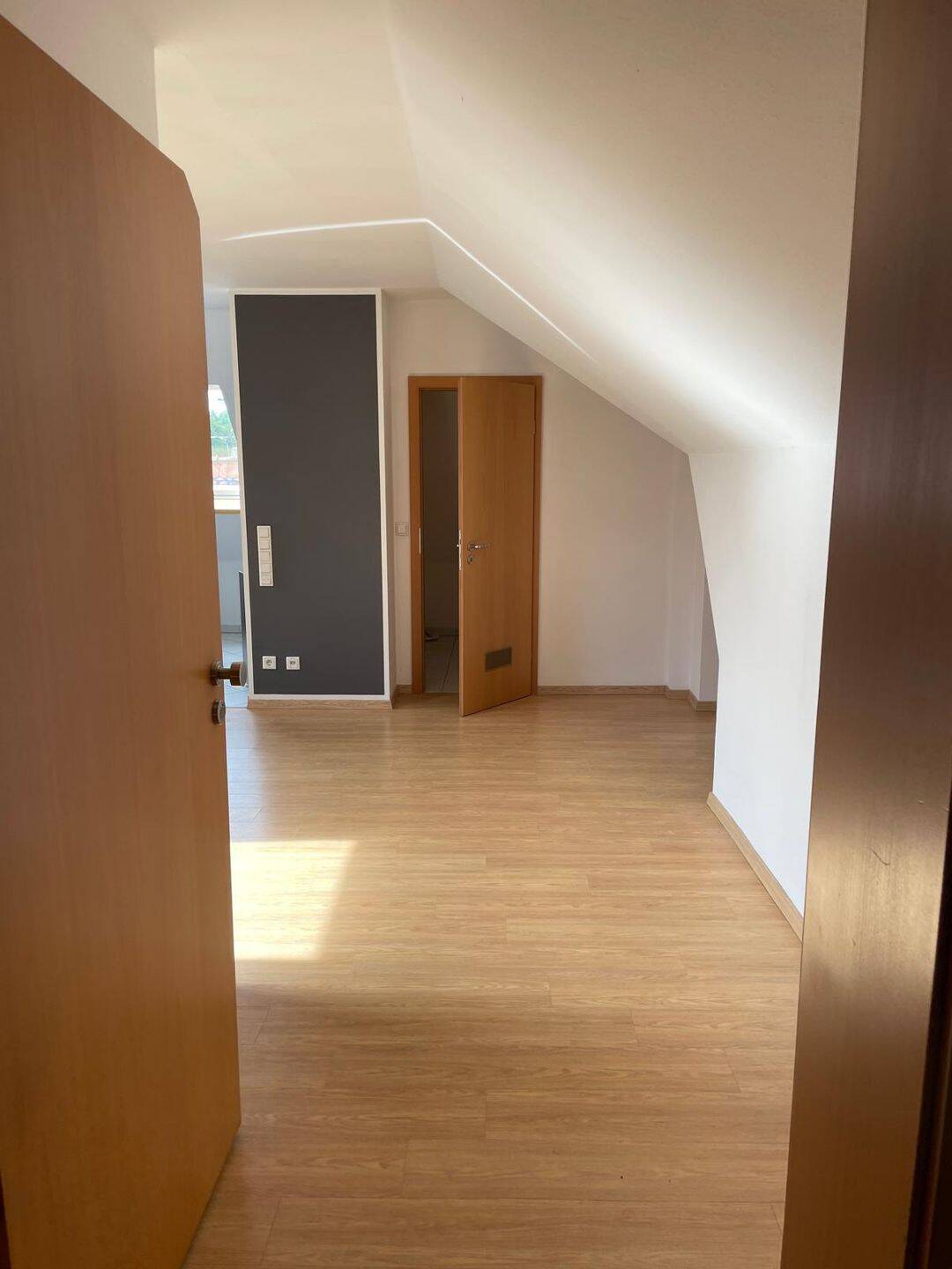 Moderne 2 Zimmer Dachgeschosswohnung zentral gelegen in Neustadt an der Aisch, 91413 Neustadt a.d. Aisch