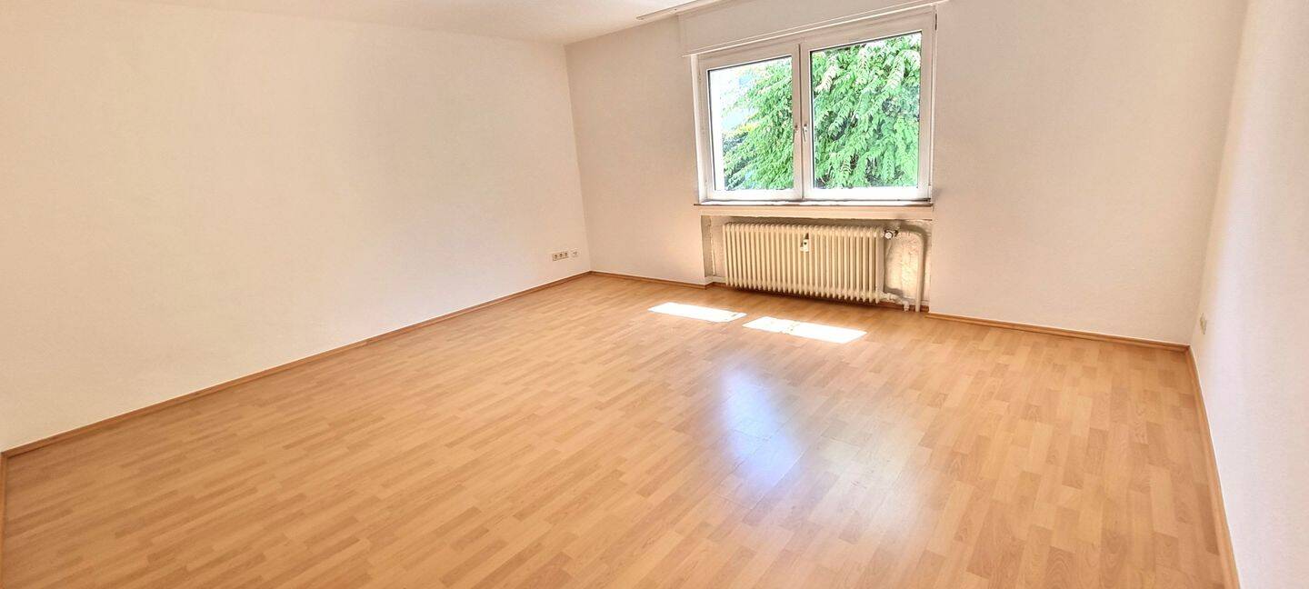 Helle 2-Raum-Wohnung in Höchst, 65929 Frankfurt am Main (Höchst Schwanheim Unterliederbach)