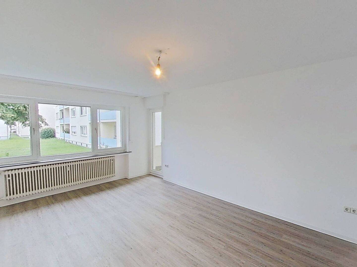 Ihr neues Wohlfühldomizil: Helle 4-Zimmer-Wohnung mit Balkon & cleveren Einbauschränken, 33104 Paderborn