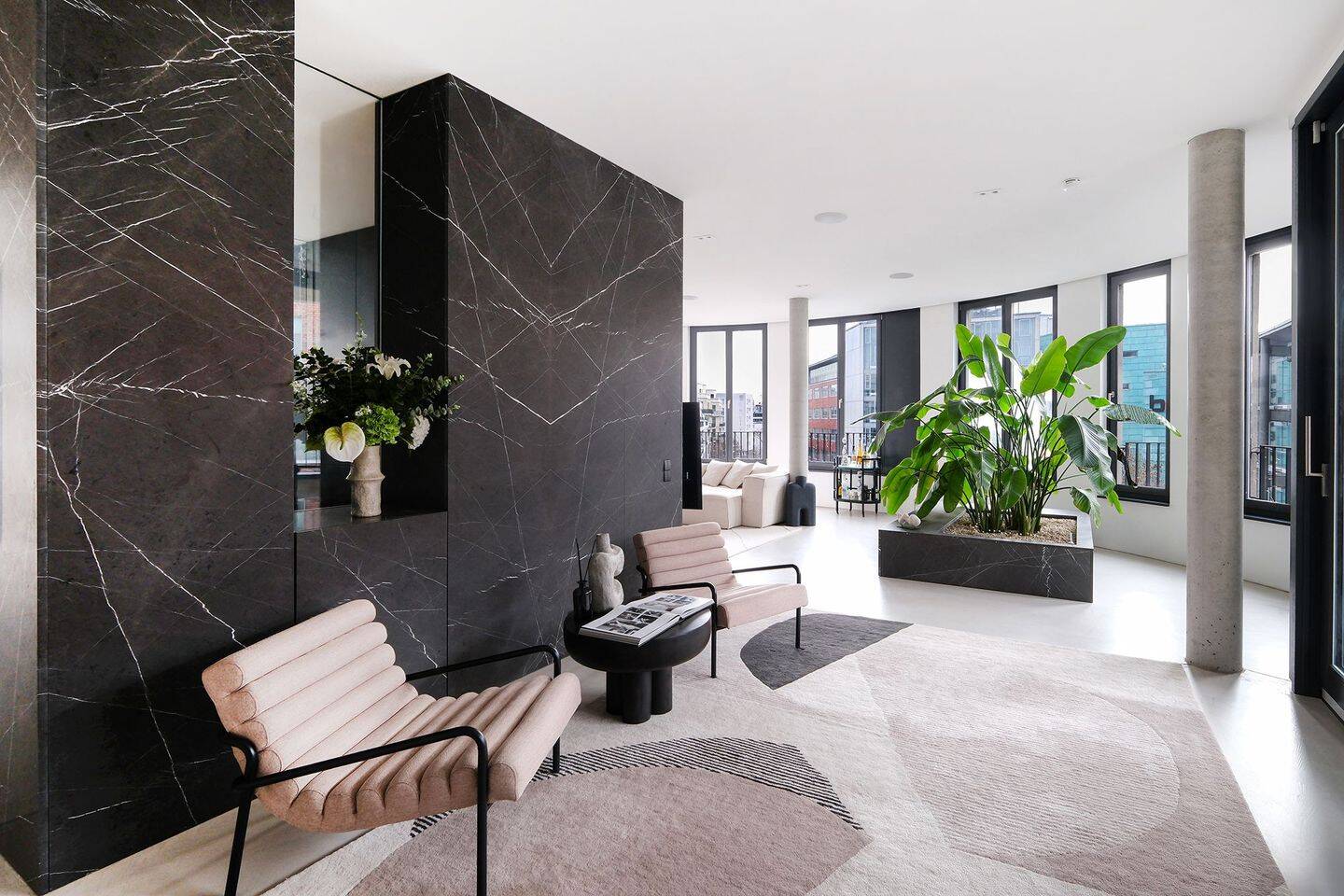 Ein Statement in Mitte: Design-Maisonette mit vier Terrassen, 10117 Berlin (Mitte)