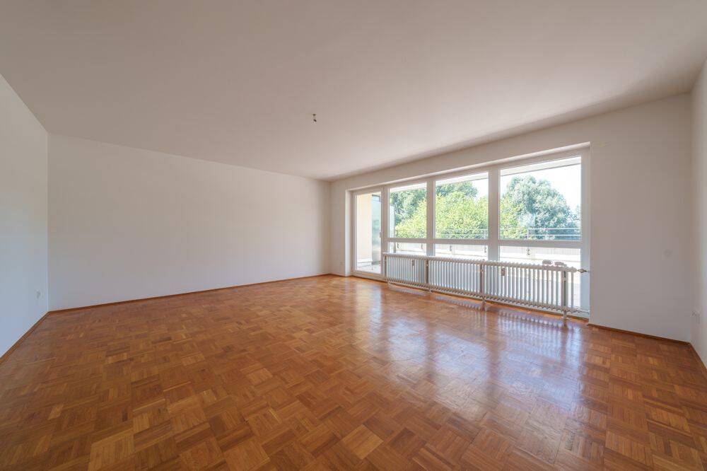 SOPART IMMOBILIEN – Geräumige 2-Zimmer-Dachterrassenwohnung – zentral und dennoch ruhig gelegen., 82194 Gröbenzell