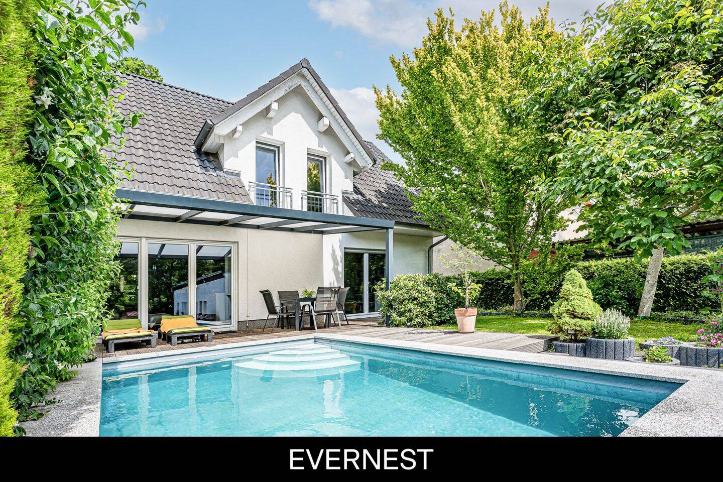 Modern single-family home with a pool, spa area, a 168 m² outbuilding, and access to the Nuthe River, 14473 Potsdam (Südliche Innenstadt Teltower Vorstadt Templiner Vorstadt)