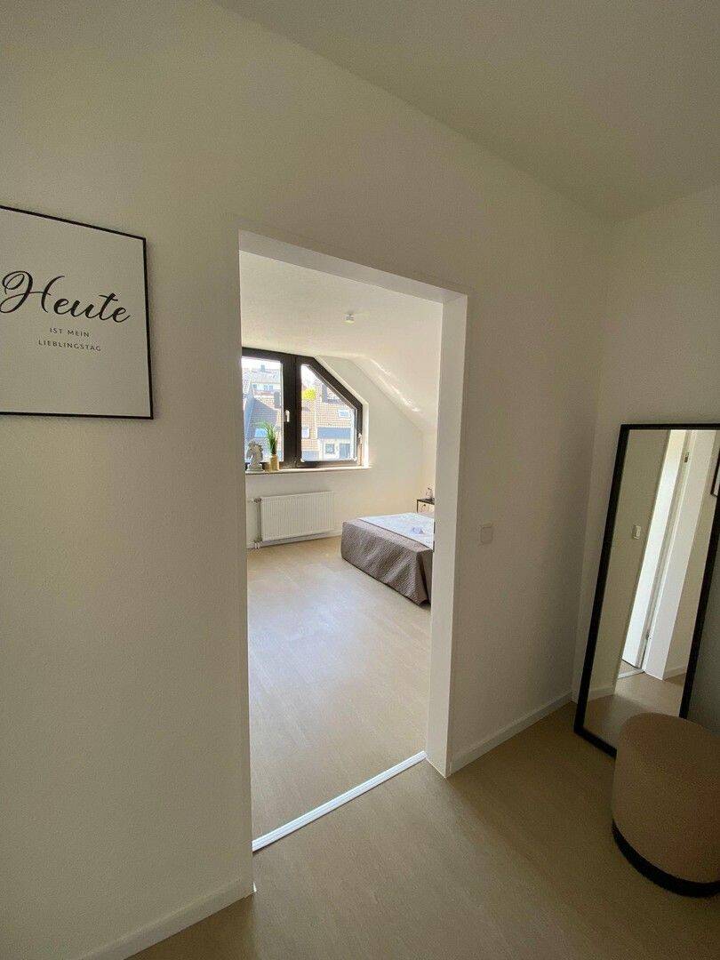 Frisch saniertes Raumwunder! Moderne, lichtdurchflutete Dachgeschosswohnung, 71679 Asperg