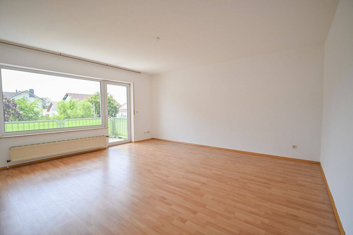 DIETZ: Gepflegte Obergeschosswohnung mit Balkon und Stellplatz in Babenhausen – Hergershausen., 64832 Babenhausen