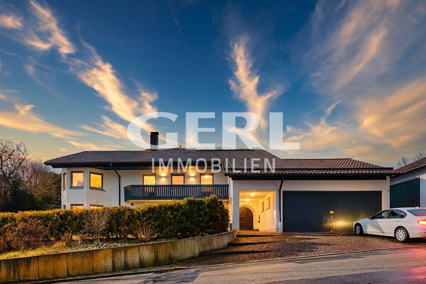 Großzügige 5-Zimmer-Wohnung mit Balkon & Garten mit Pool in ruhiger Lage in Bogen, 94327 Bogen