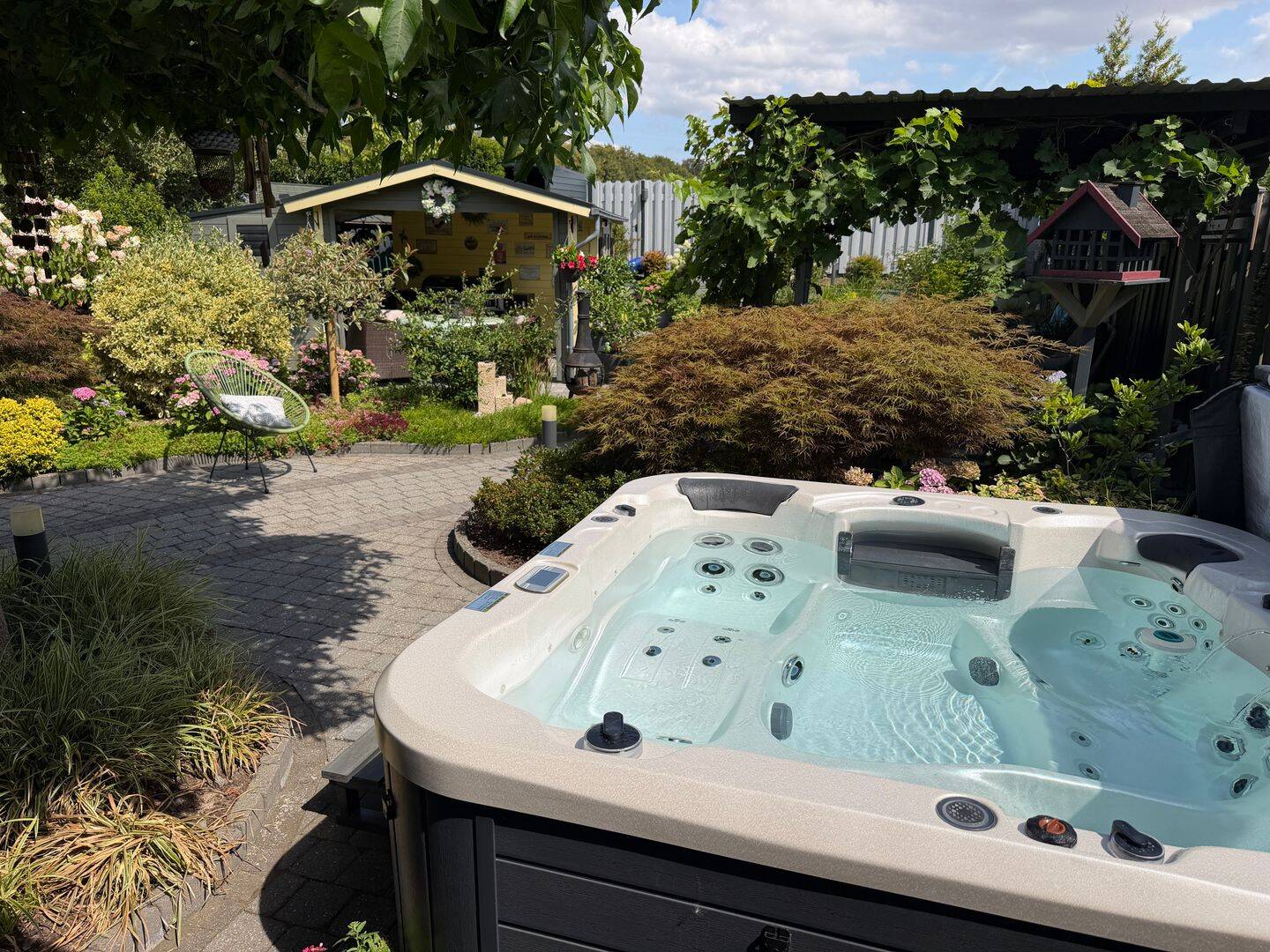 Wohnkomfort mit Urlaubsgefühl – moderne Doppelhaushälfte mit Sauna und Whirlpool in Viersen-Boisheim, 41751 Viersen