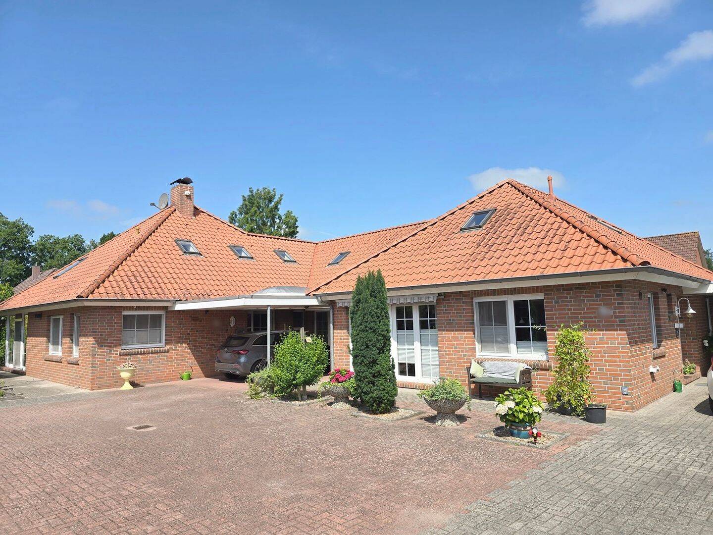 Wohnhaus mit Einliegerwohnung-bevorzugte Wohnlage-sehenswert und komfortabel!, 26835 Hesel