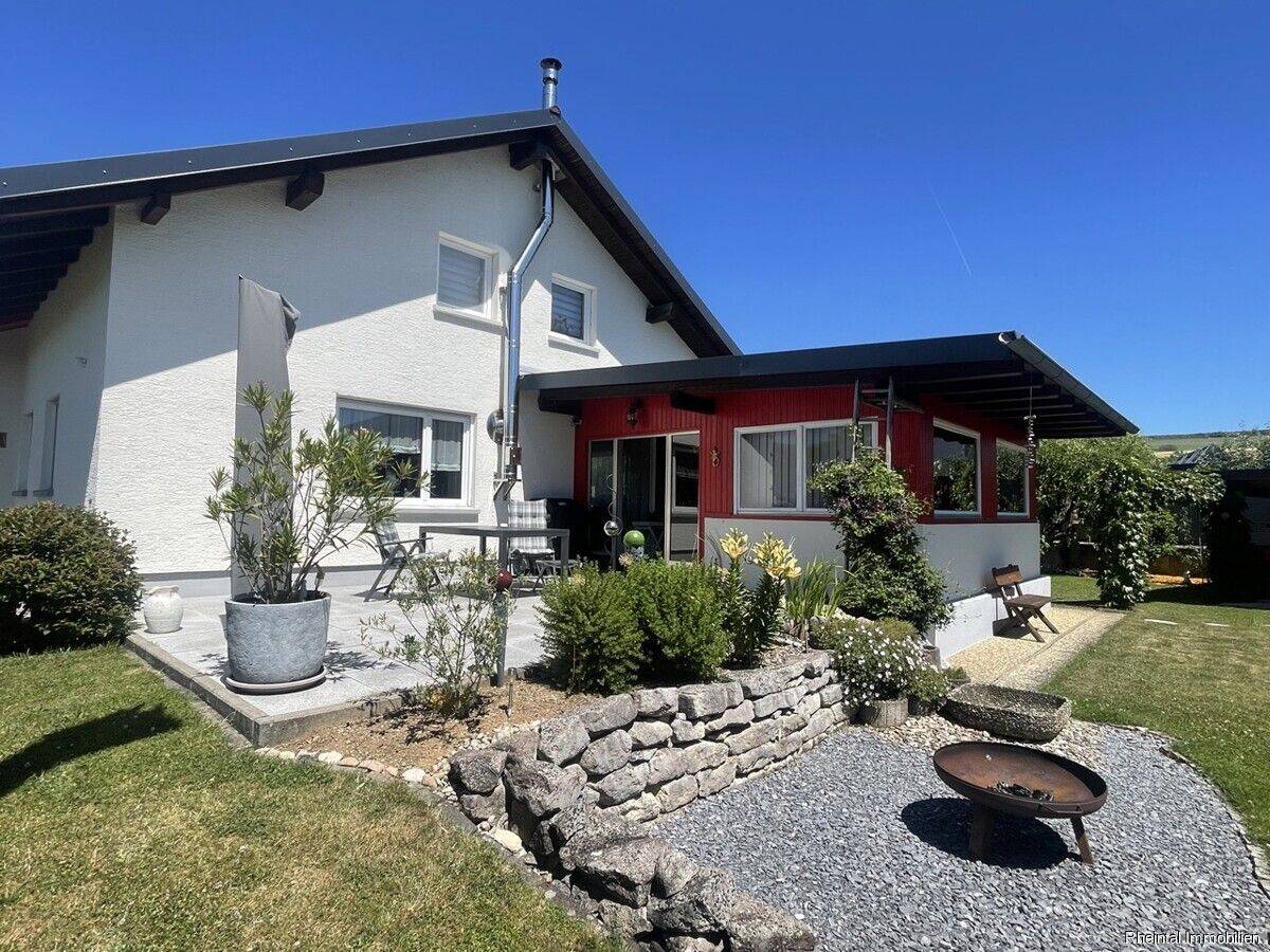 Ein Zuhause zum Ankommen – Exklusives Familienhaus mit Wintergarten & traumhaftem Garten, 79793 Wutöschingen