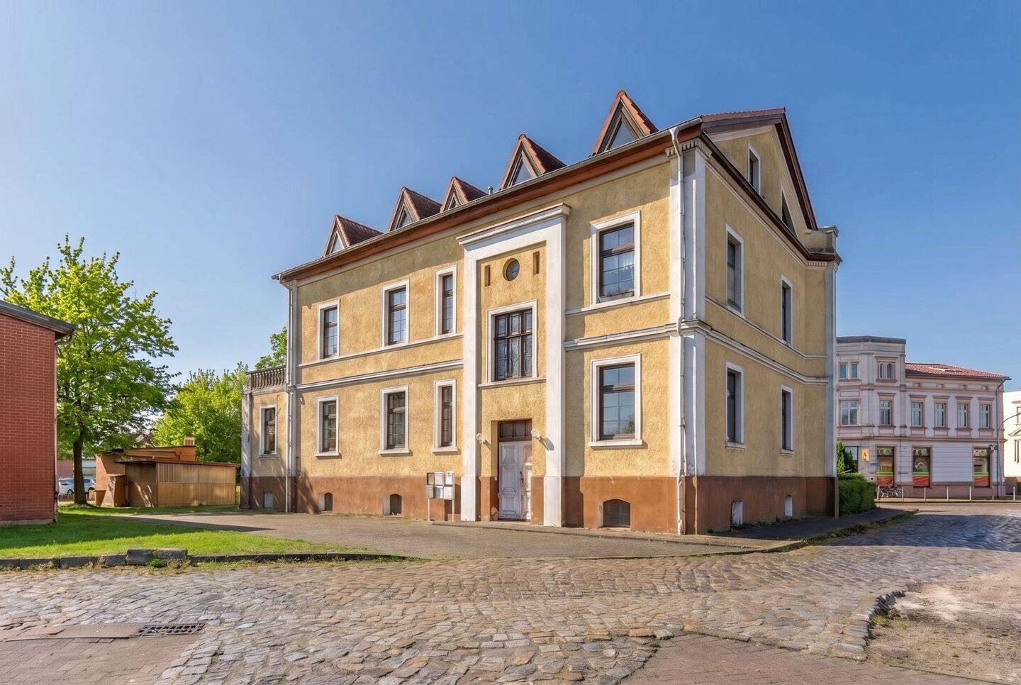 KENSINGTON – Exklusiv – Mehrfamilienhaus mit 4 Wohneinheiten und Gewerbe zentral in Neustadt (Dosse), 16845 Neustadt (Dosse)