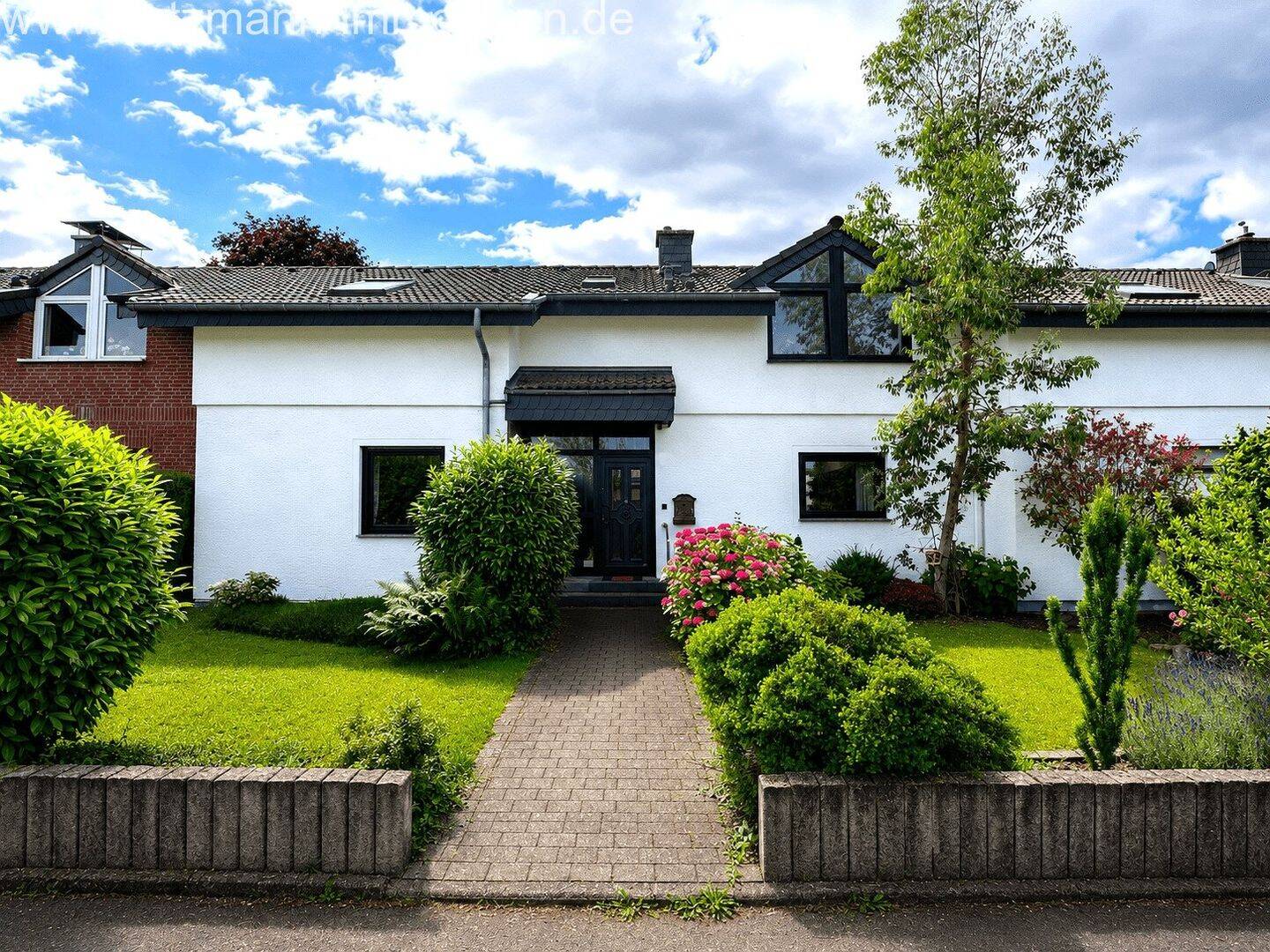 Exklusives Einfamilienhaus mit viel Platz – Top-Lage in Erftstadt-Lechenich, 50374 Erftstadt