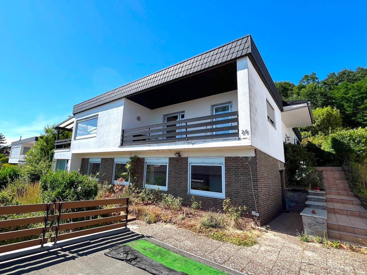 Traumhafter Weitblick & viel Privatsphäre – Einfamilienhaus in Homburg-Einöd, 66424 Homburg