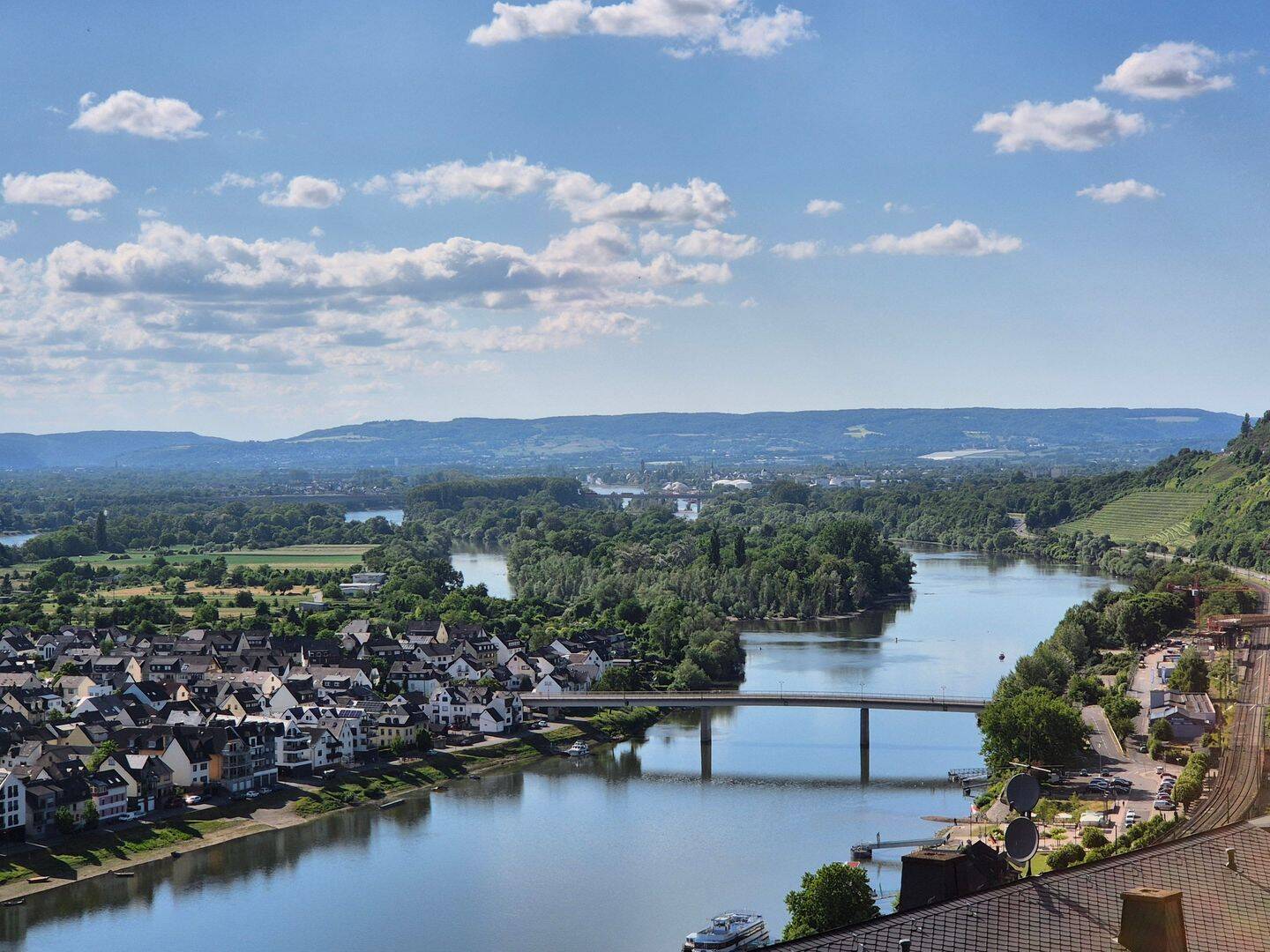 Haus mit Einliegerwohnung in Traumlage … diesen gigantischen Rheinblick gibt es gratis dazu, 56179 Vallendar