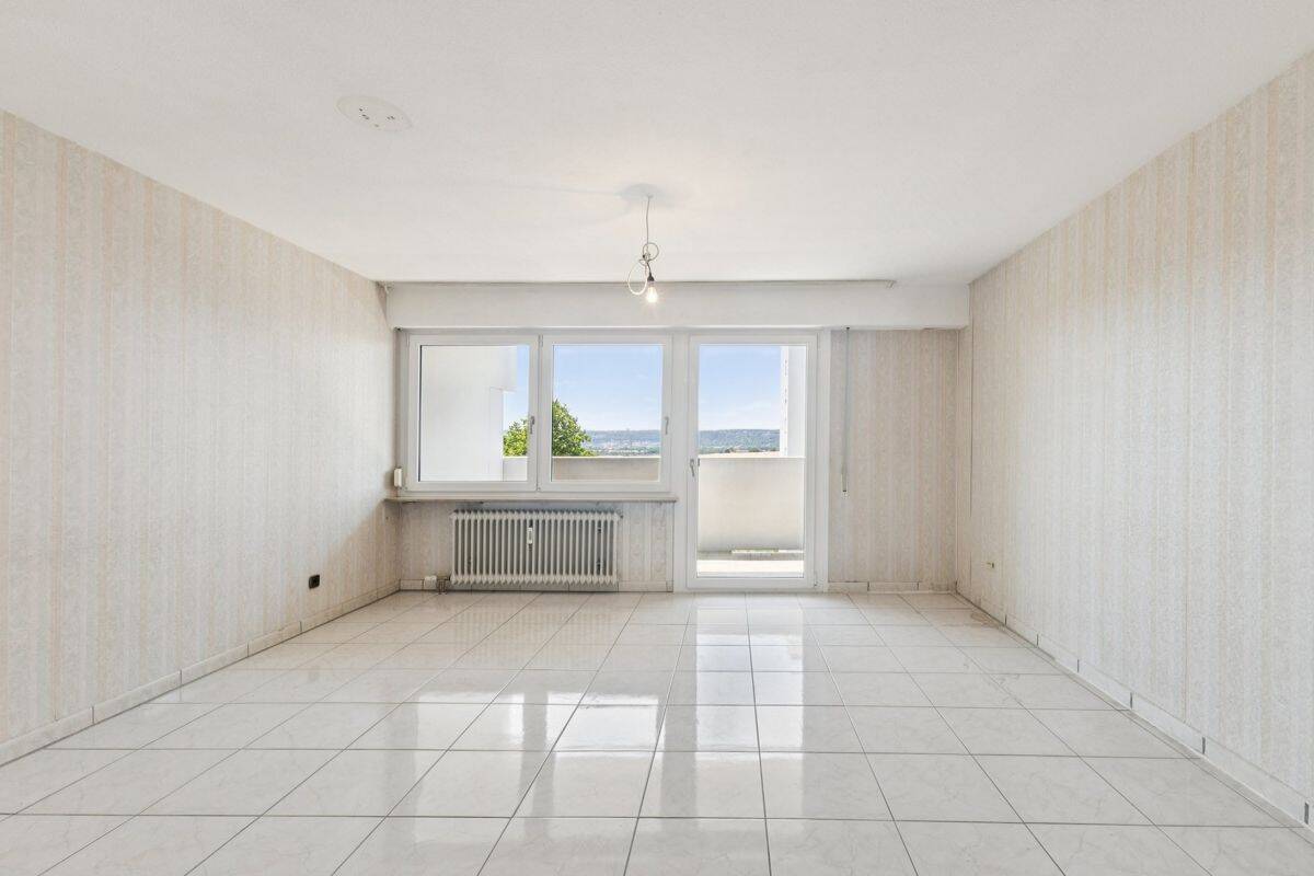 Attraktive 3,5-Zimmer-Wohnung mit Stellplatz in guter Lage von Hirschlanden zur Renovierung, 71254 Ditzingen