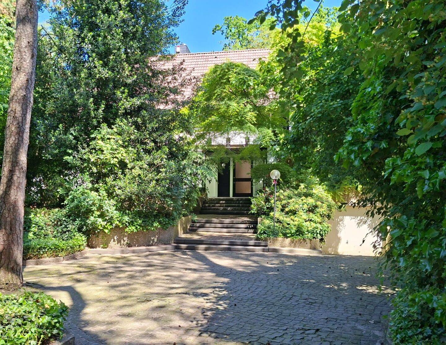 Wohnen wie im eigenen Park – freistehendes Haus auf Traumgrundstück, 30657 Hannover