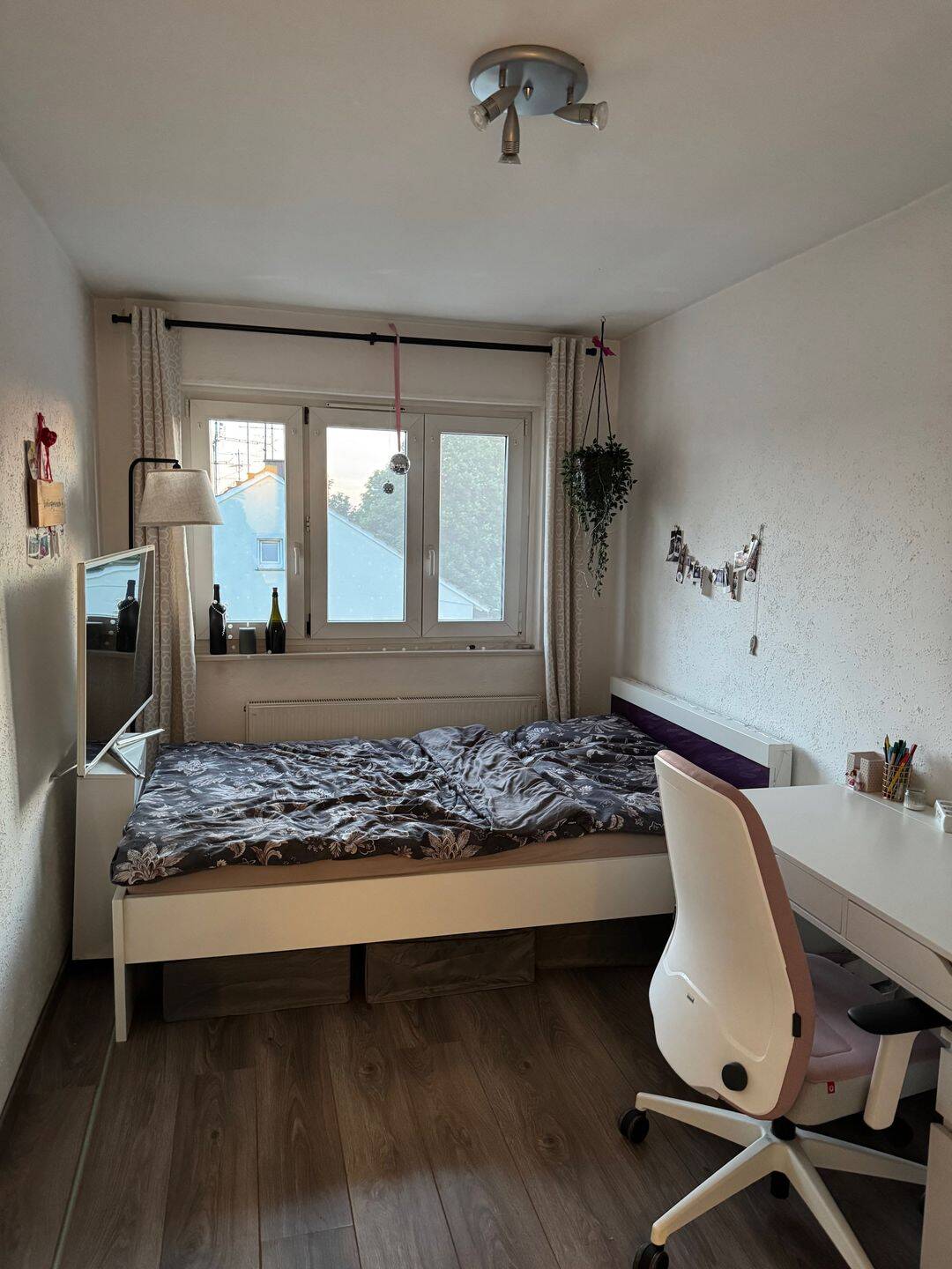 Helles WG-Zimmer in Mädchen-WG, 71634 Ludwigsburg